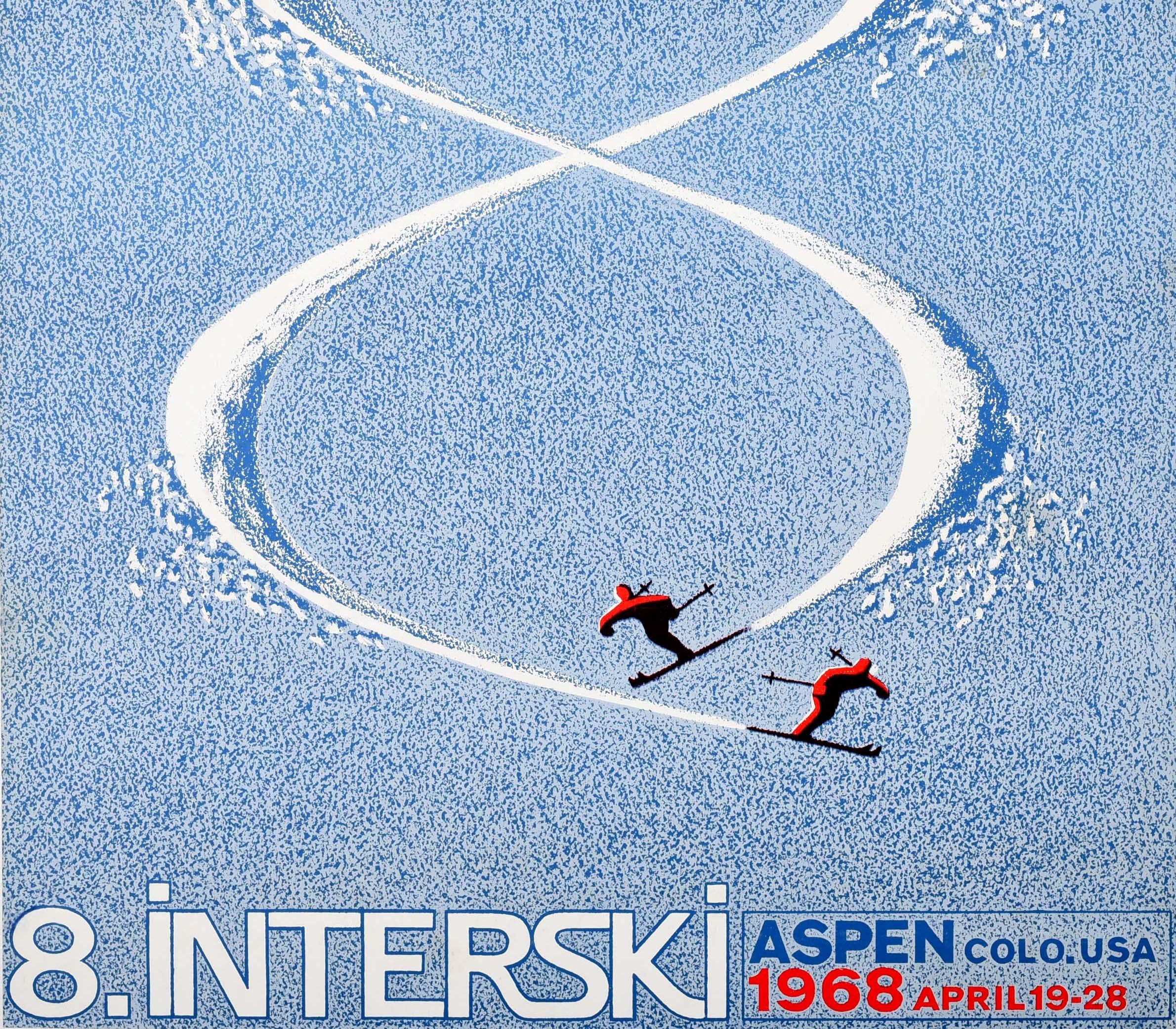 Original-Wintersportplakat für die 8. Interski Aspen Colorado USA 1968 19-28 April. Großartiges Design, das zwei Skifahrer in Rot zeigt, die übereinander einen Hang hinunterfahren, um die Zahl 8 im Schnee zu bilden, mit dem Text darunter. Der
