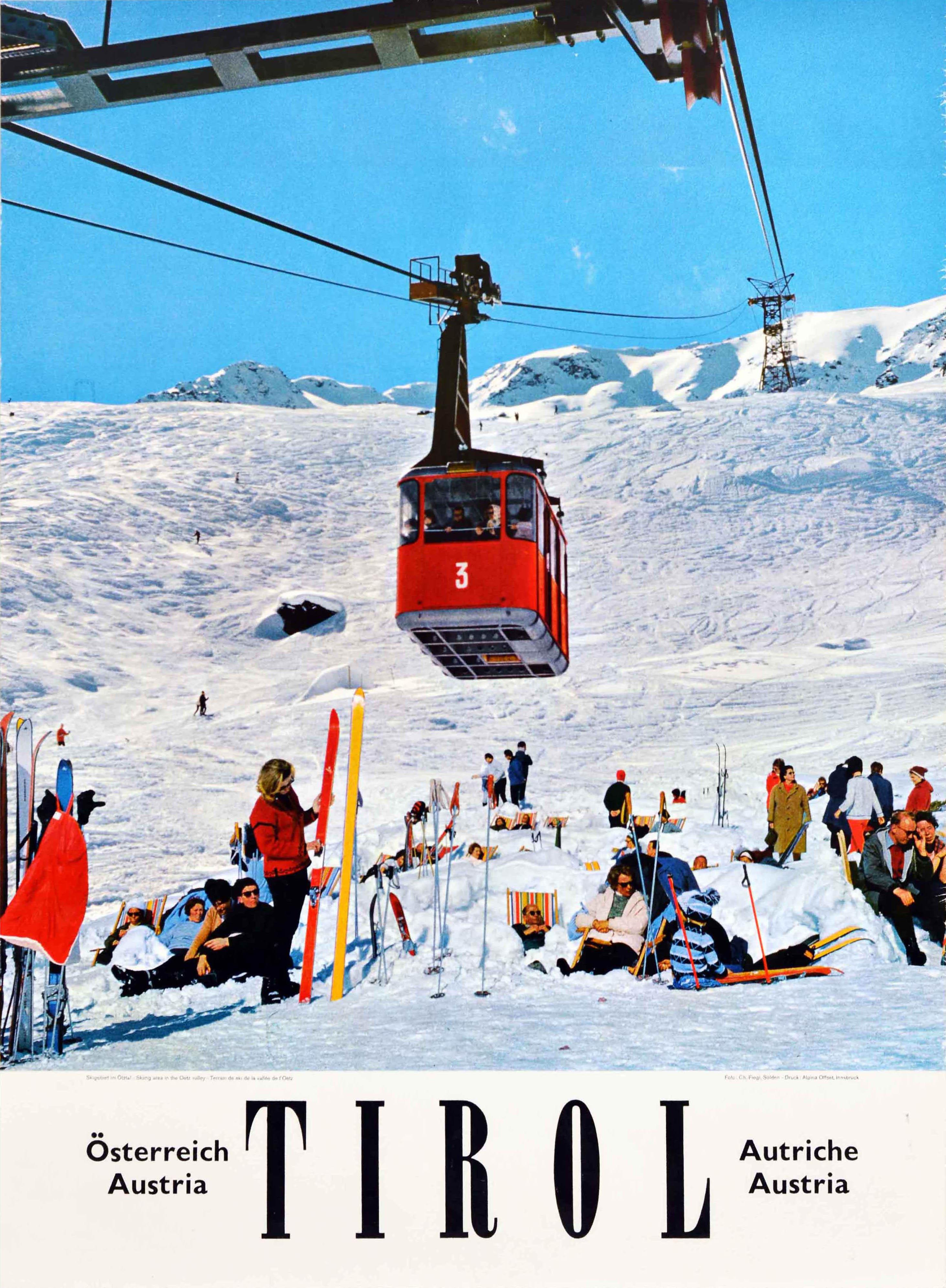 Unknown Print – Original Vintage-Winter-Reiseplakat Tirol, Autriche, Österreich, Ski- Lift-Fotografie