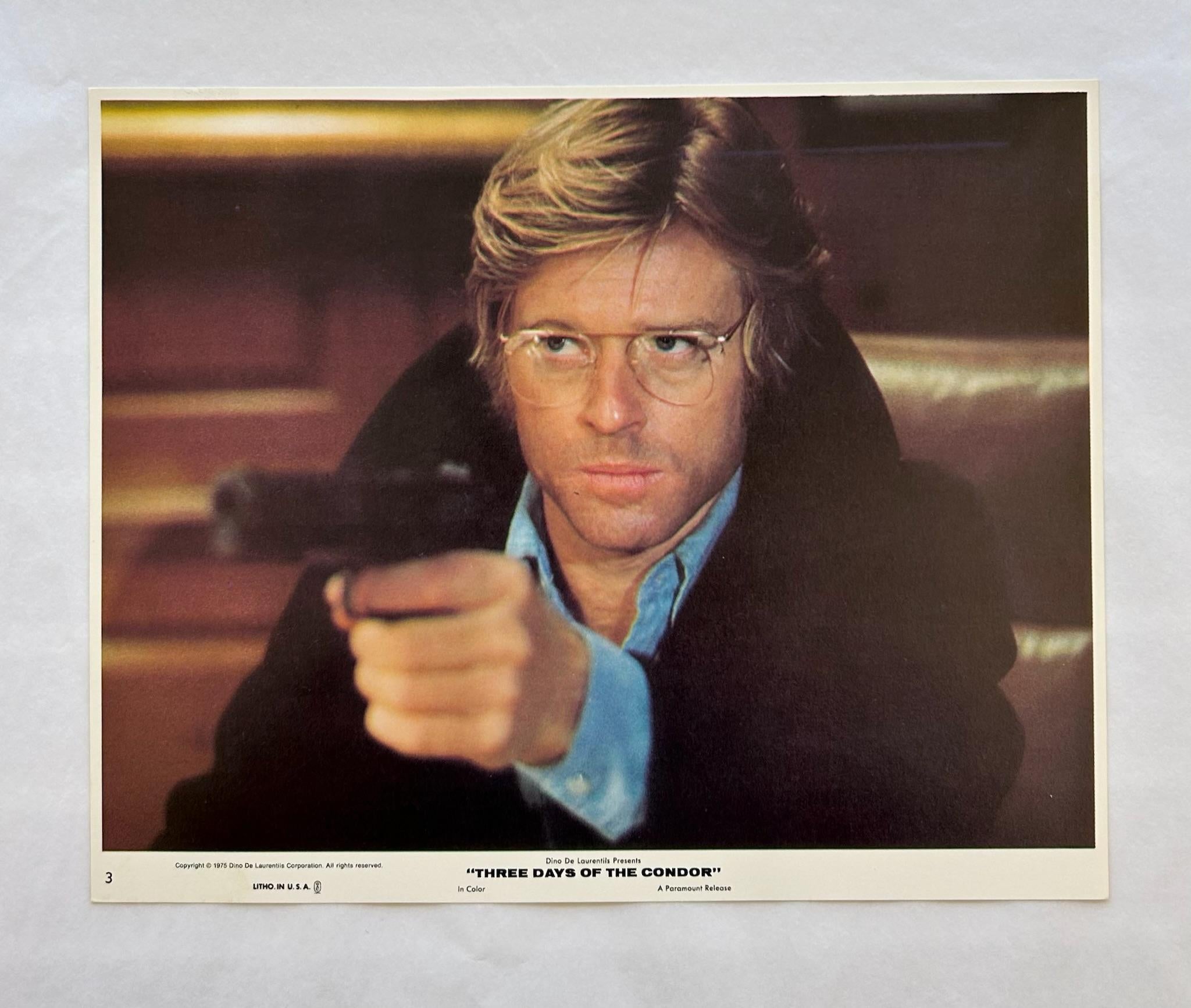 Robert Redford Three Days Of The Condor - Original 1975 Lobby Card #3, Robert Redford (Schwarz), Figurative Print, von Unknown