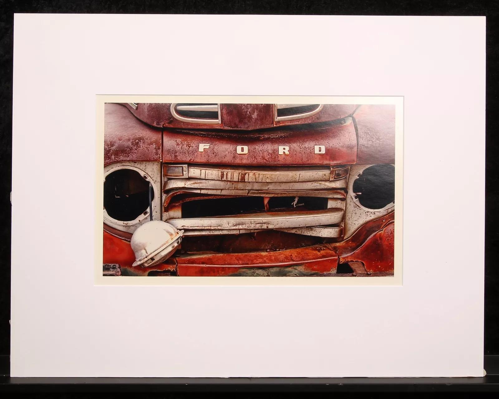 Unbekannter Künstler
Rost und Staub - Ford F3 Truck, 1948
Fotodruck (bereits mattiert)
Jahr: Unbekannt
9,44 x 14,96 auf 17,71 x 22,83 Zoll (24 x 38 cm auf 45 x 58 cm)
Unsigned as issued

Der Ford F3-Lkw, Teil der Ford F-Serie, wurde 1948 als