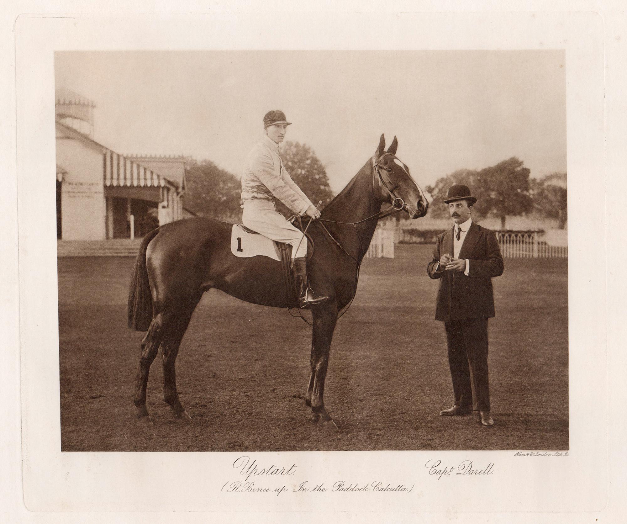 Un nouveau venu, cheval de course, photogravure sépia sur le thème des courses hippiques, 1906