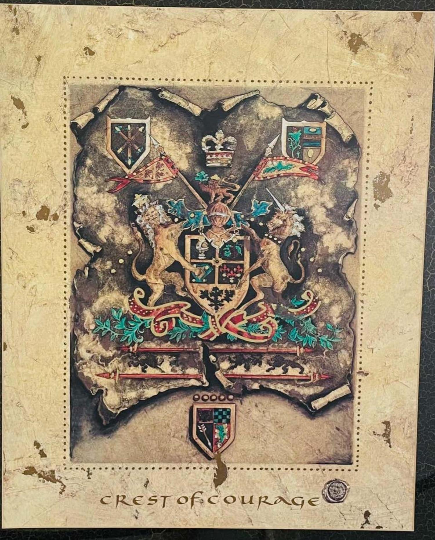 Grande estampe d'armoiries royales anglaises d'époque, une paire - Marron Print par Unknown