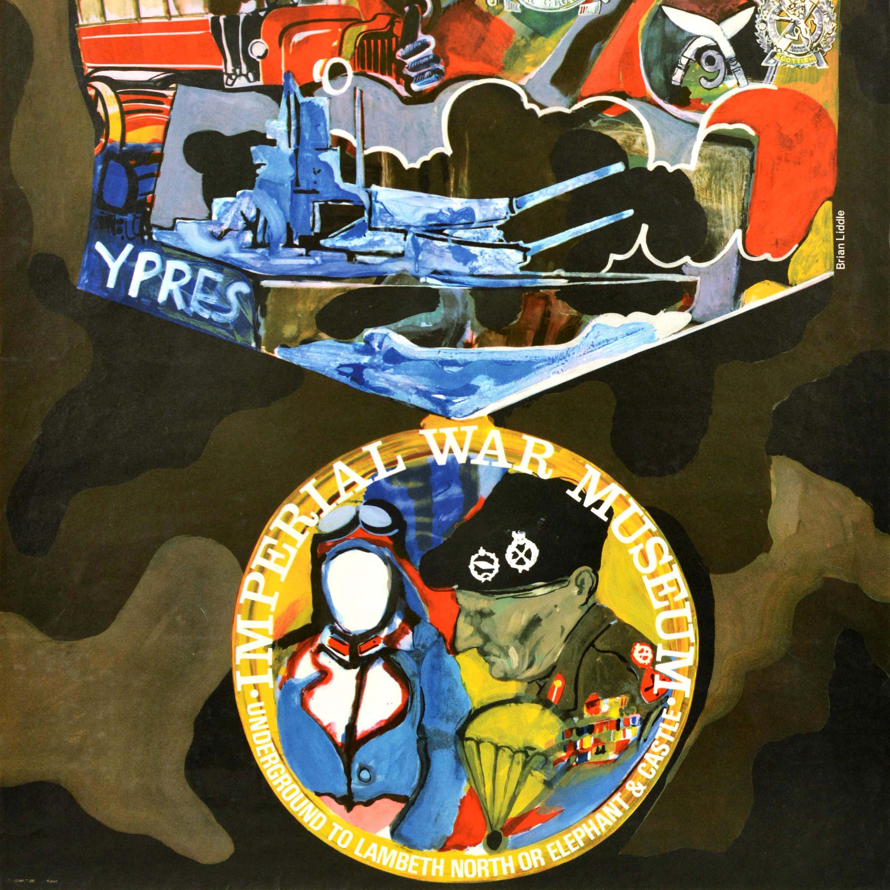 Affiche de reproduction officielle d'époque émise pour le métro de Londres comportant des illustrations colorées de la Première Guerre mondiale représentant la bataille d'Ypres avec des images d'un avion de la Royal Air Force, d'un bus rouge de