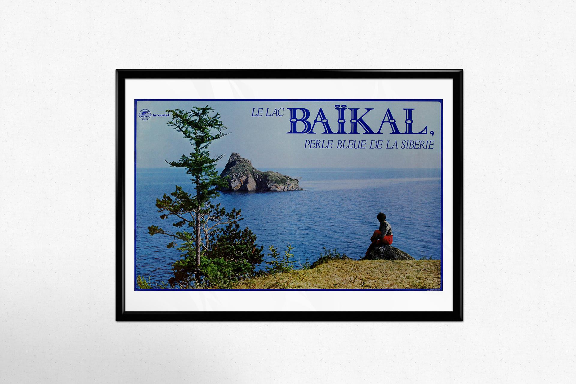 Questo splendido poster di viaggio vintage, prodotto da Intourist negli anni '70, mostra la bellezza mozzafiato del lago Baikal, spesso definito la 