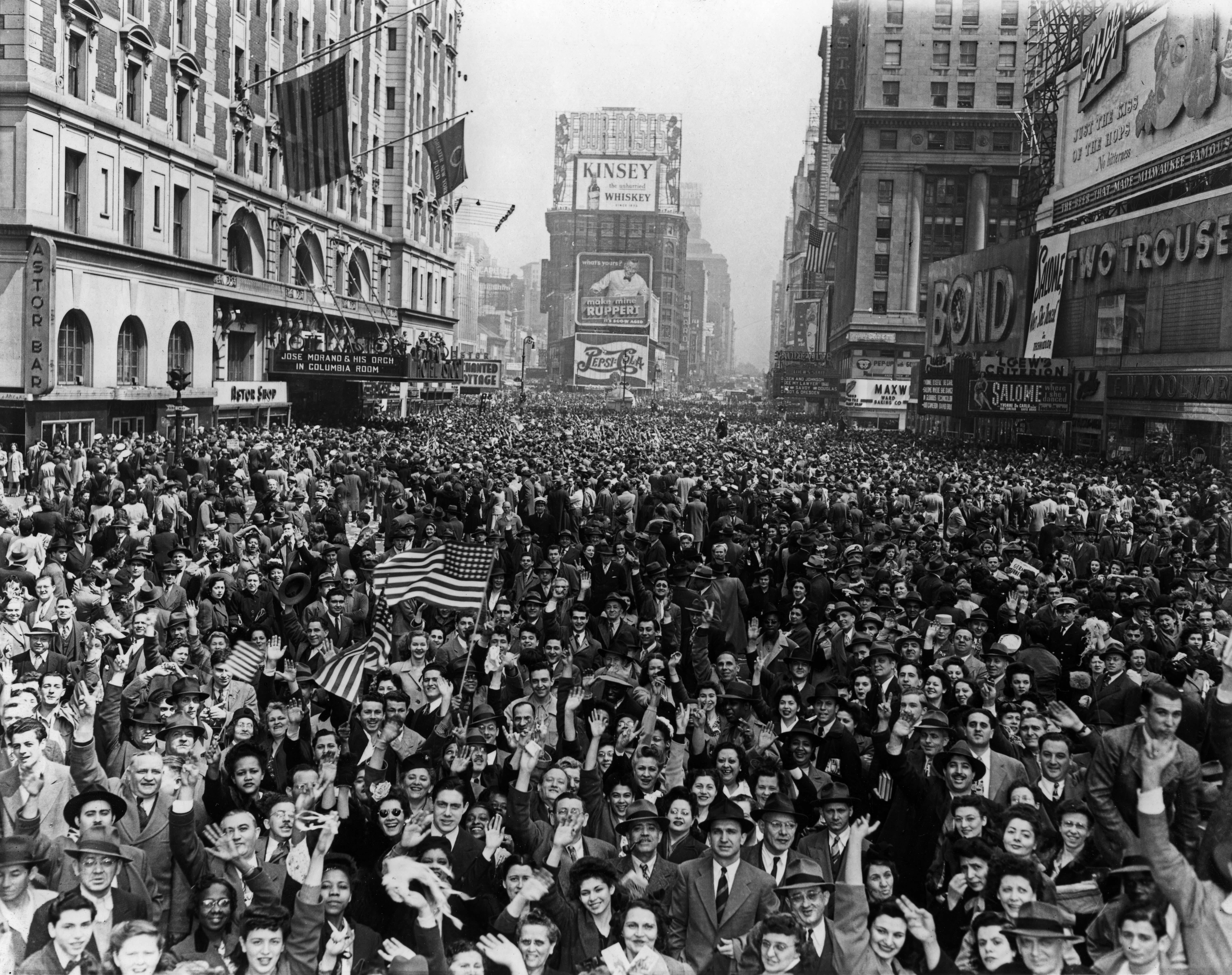 Unknown Black and White Photograph - VJ Day, Times Square