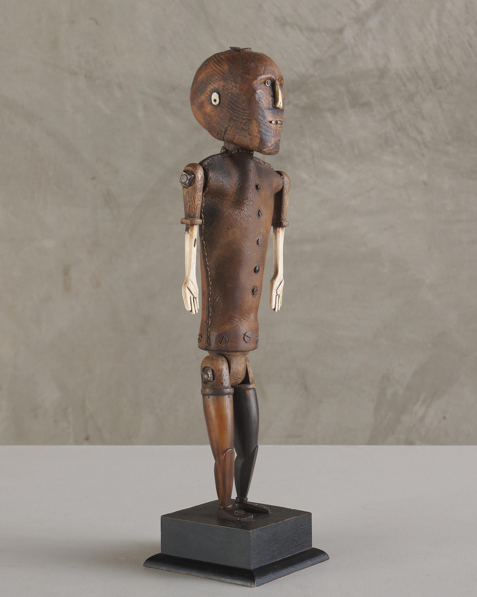 XXI secolo e contemporaneo Unknown Provenance Folk Art Carved Wood Figure of Man in vendita