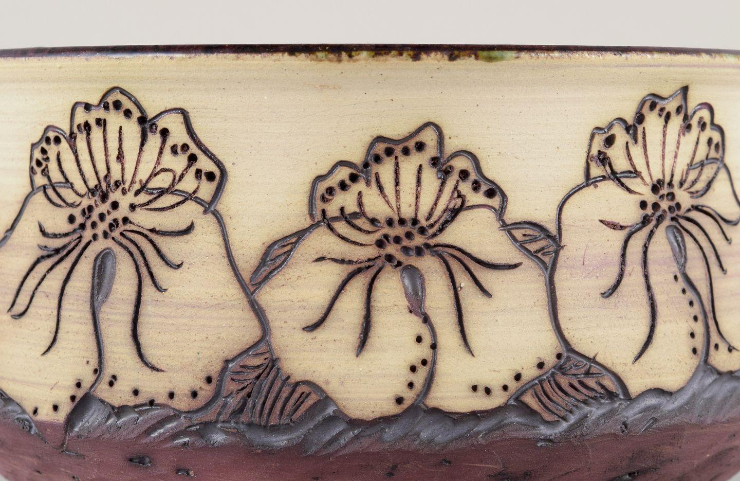 20th Century Unknown Scandinavian ceramicist. Earthenware bowl. Incised floral decoration For Sale