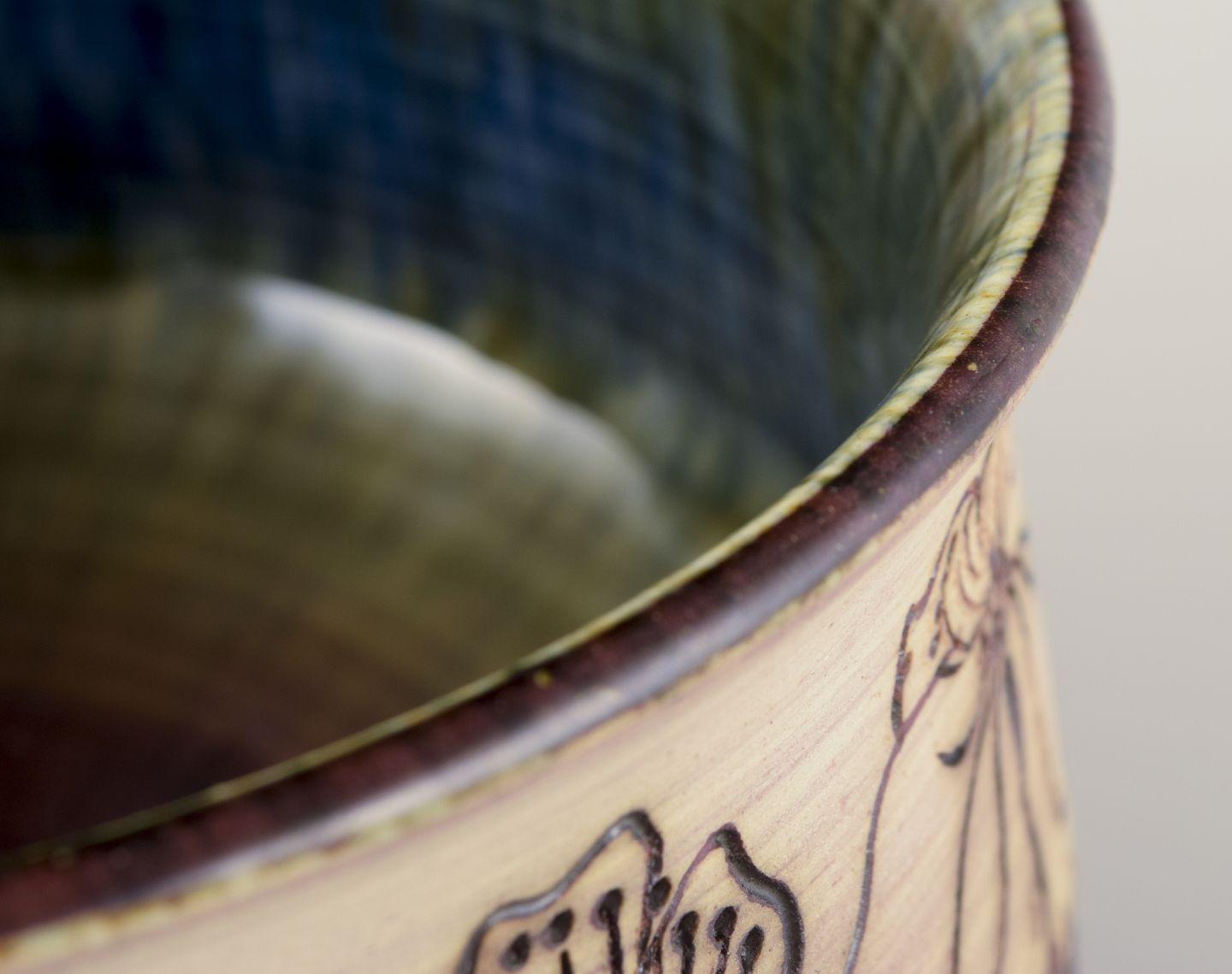Unknown Scandinavian ceramicist. Earthenware bowl. Incised floral decoration For Sale 1