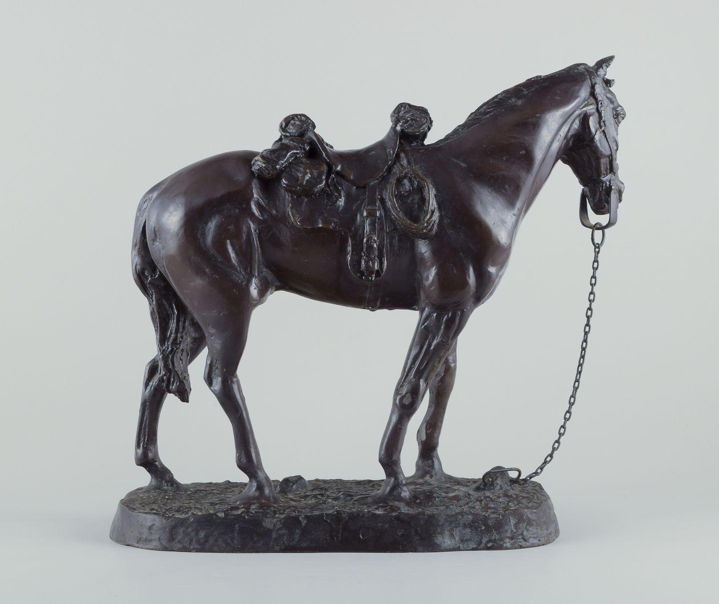 Scultore sconosciuto. Grande scultura a forma di cavallo su un basamento. In condizioni ottime in vendita a Copenhagen, DK
