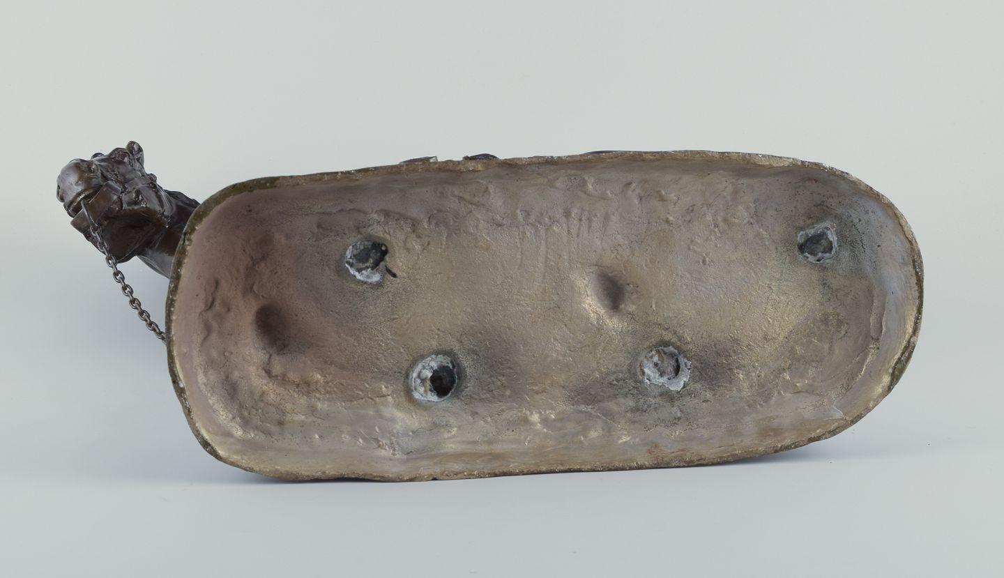 Scultore sconosciuto. Grande scultura a forma di cavallo su un basamento. in vendita 1