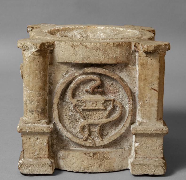 14th Century Italian Marble Mortar with Animals depicted on the sides - Sculpture by Unknown