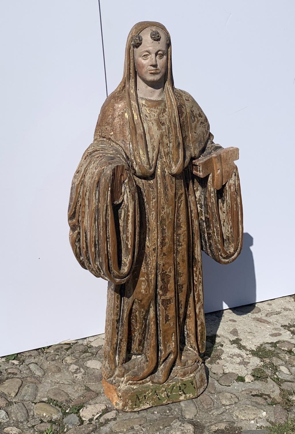 Carved wooden sculpture - San Mauro. Italy, 16th century.

54 x 30 x h 110 cm.

Entirely in carved and painted wood with traces of polychromy and gilding.

- Work registered at the base: 