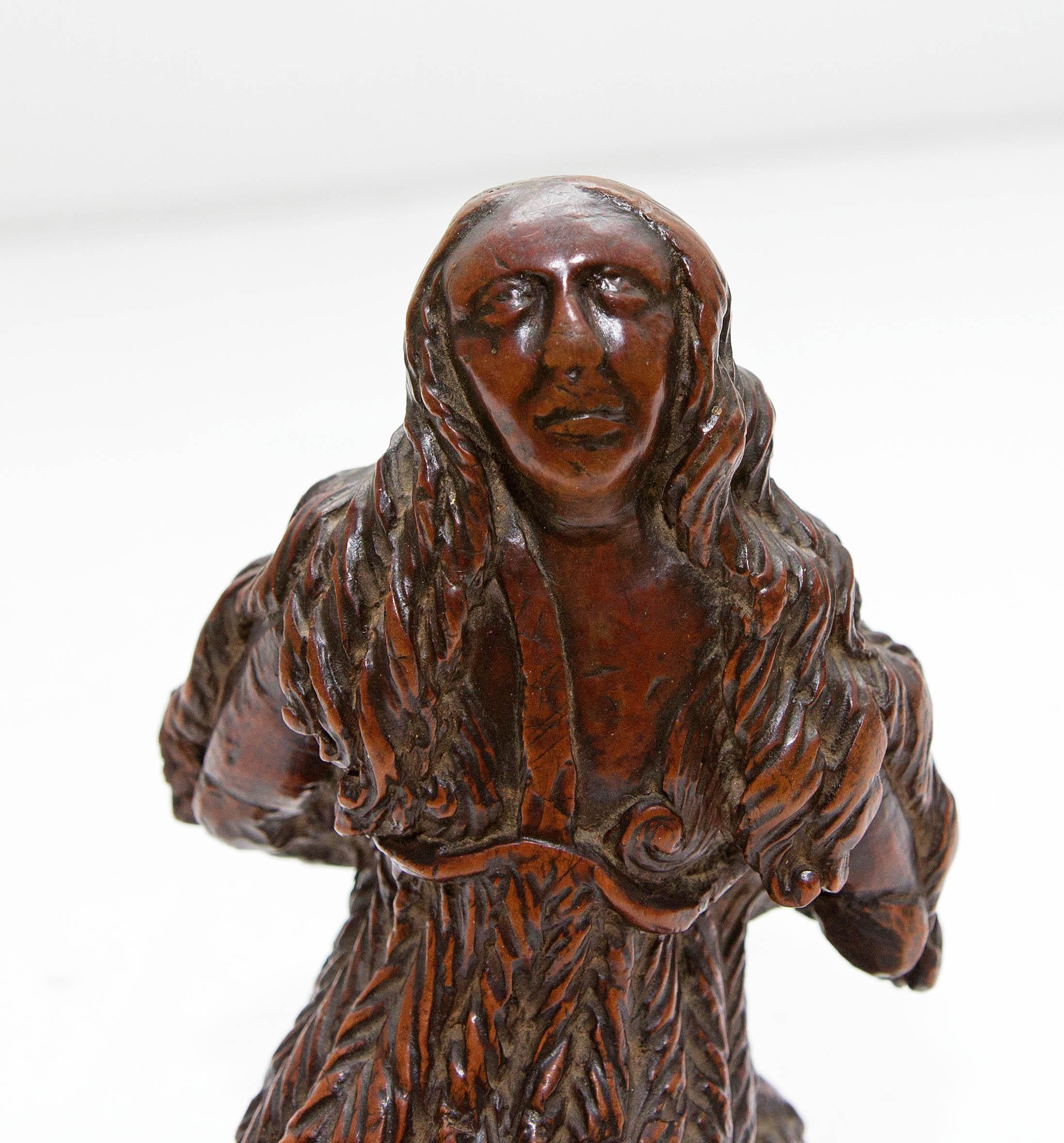 Flämische Skulptur einer religiösen Figur aus dem 17. Jahrhundert (Braun), Figurative Sculpture, von Unknown
