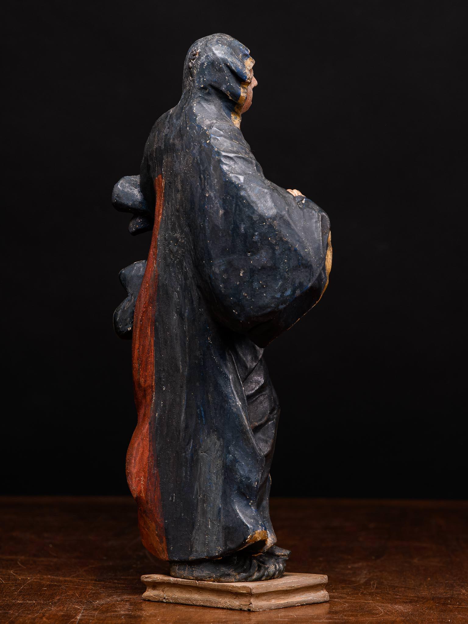 Esta bella estatua del siglo XVIII, policromada y de gran expresividad, representa a María Magdalena en oración, con las manos juntas y los ojos levantados hacia el cielo.Es de origen alemán