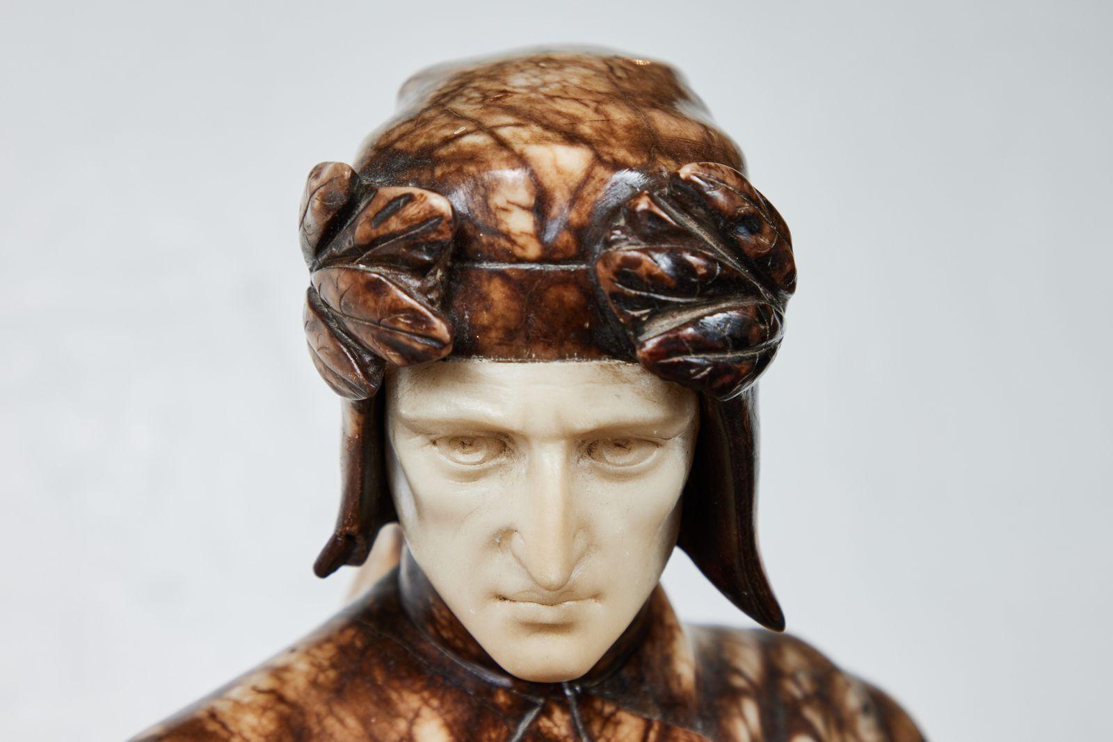 Sculpture en albâtre de Dante datant de 1900 en vente 2