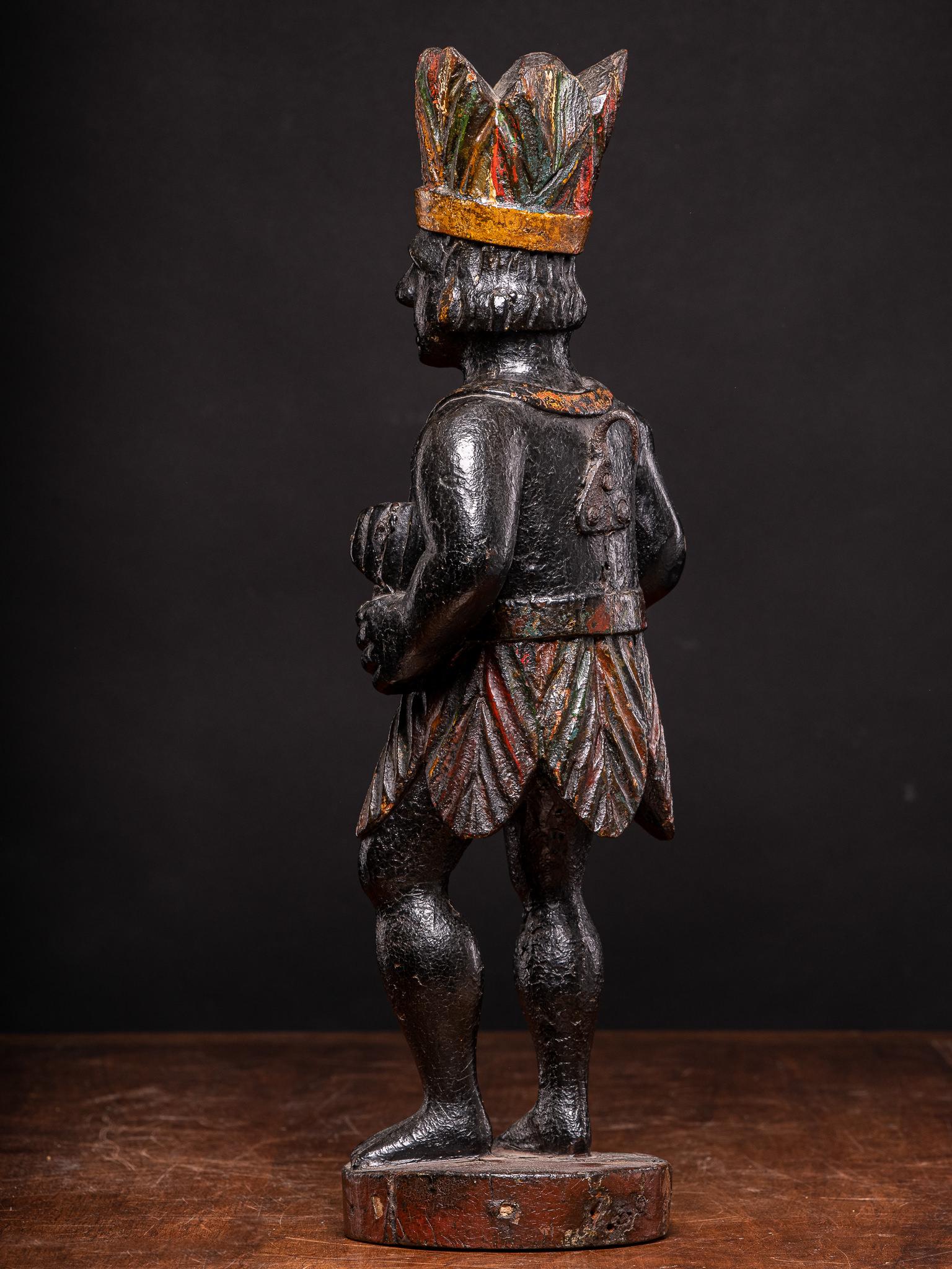Zigarrenständer-Statue Nordamerikanischer Indianer aus dem 19. Jahrhundert, unbekannter Künstler, Eichenholz – Sculpture von Unknown