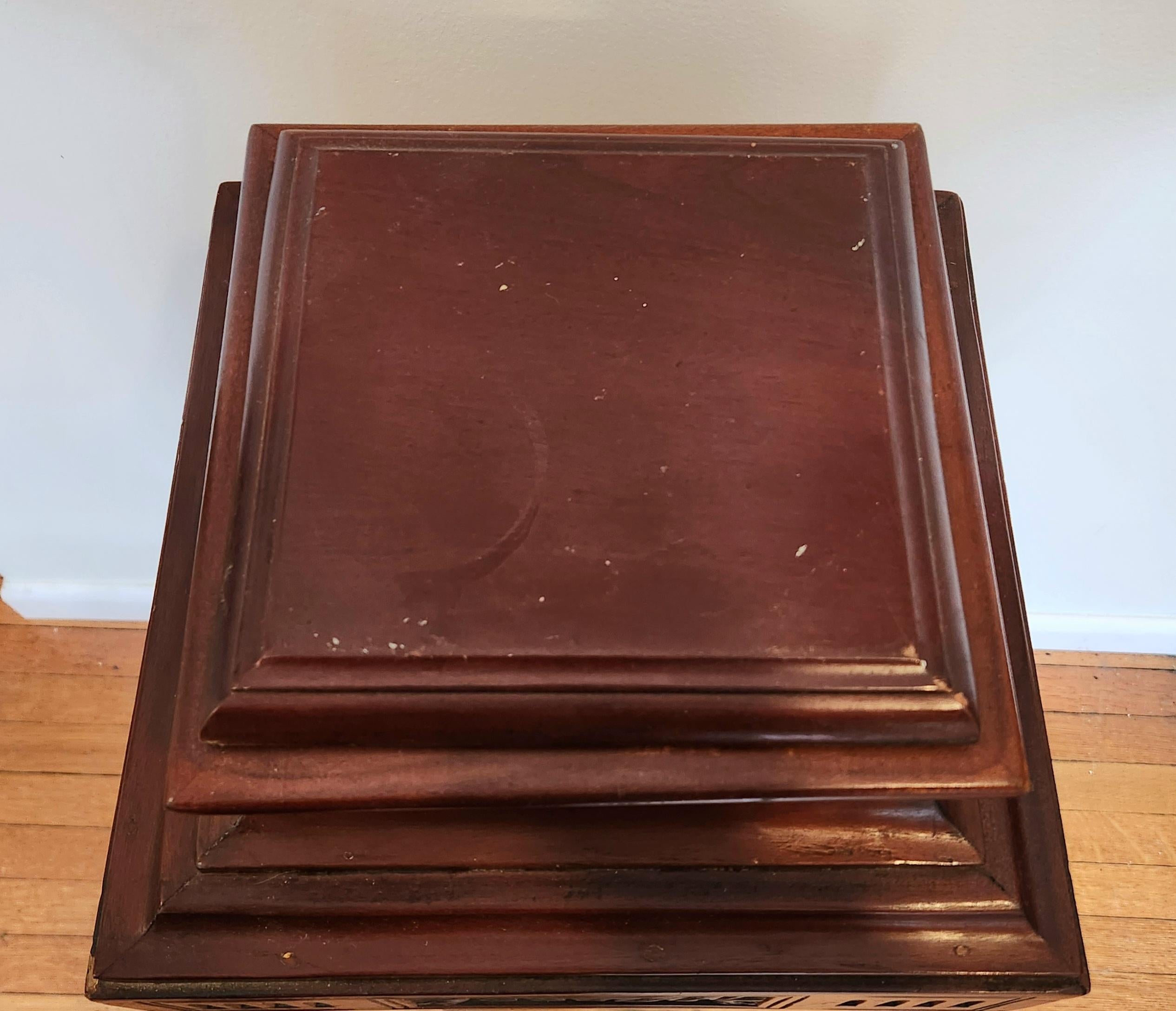 19th Century American Wooden Pedestal For Sale 1
