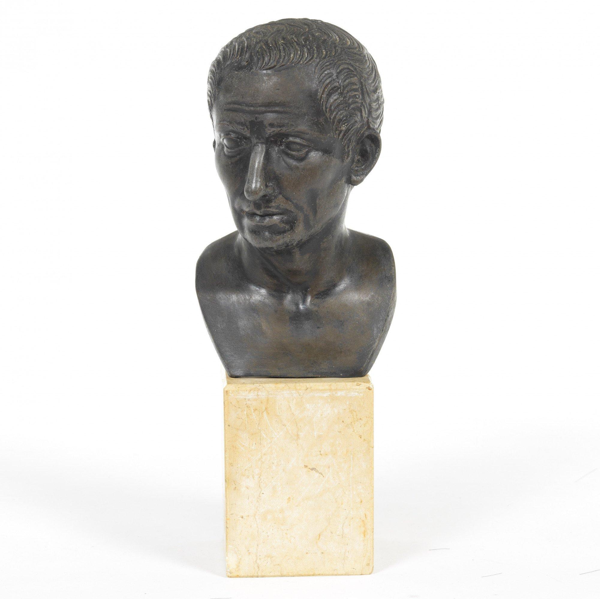 Busto in bronzo di Giulio Cesare del XIX secolo su base di pietra - Sculpture di Unknown