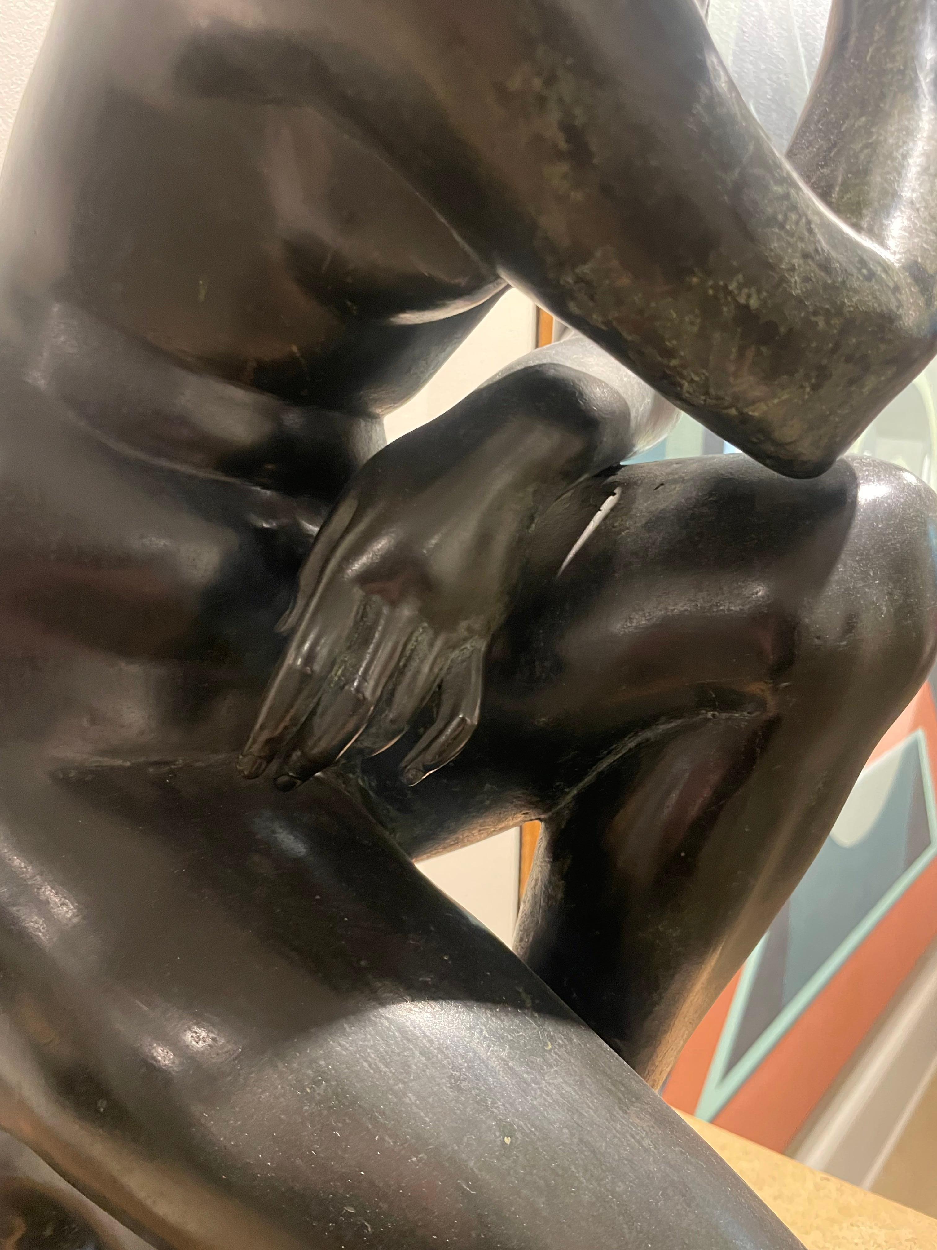 Figura in bronzo del XIX secolo di Venere accovacciata o Afrodite nuda in vendita 8