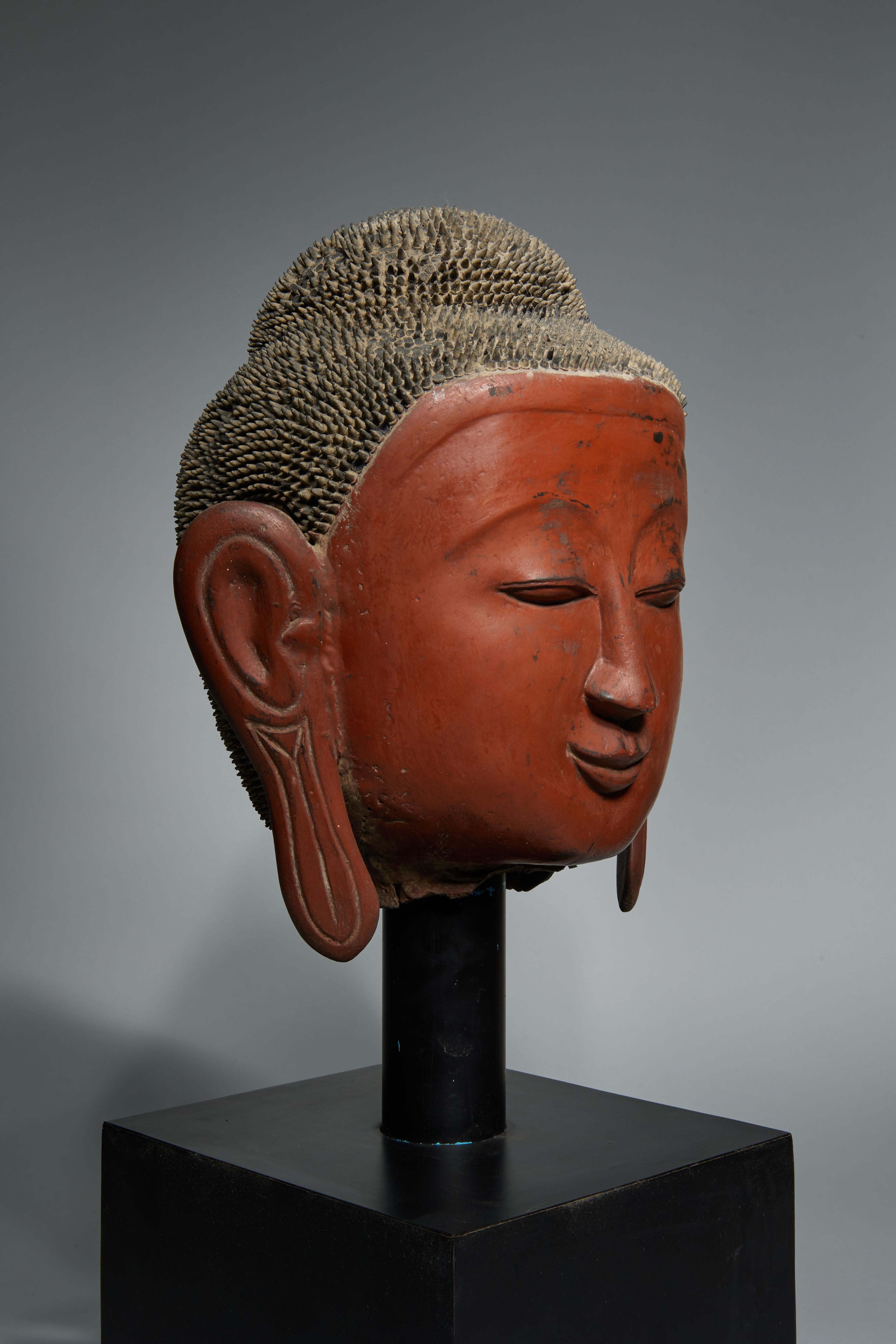 19th Century Burmese School Buddha Head of the Shan (Tai Yai) Style en vente 1