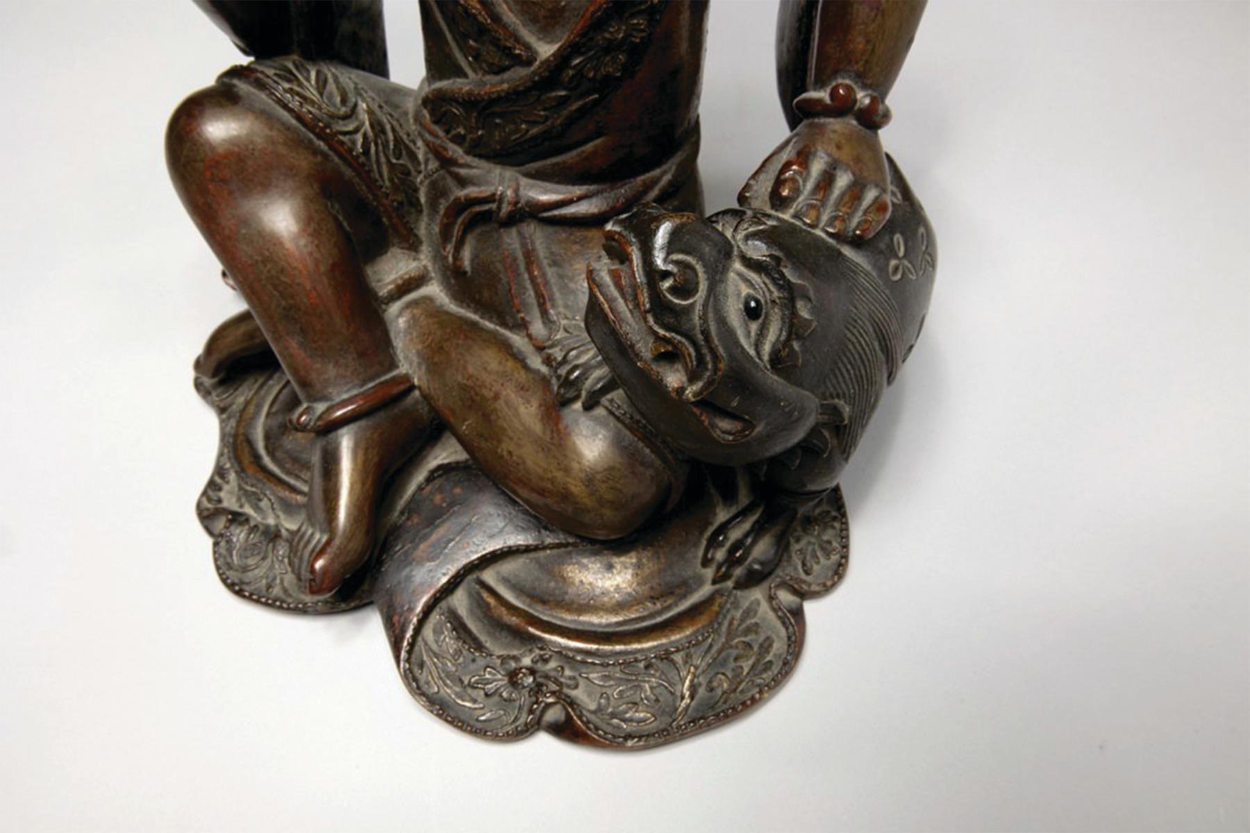 Chinois du 19ème siècle
Bouddha assis avec un chien de chasse dans le style Ming
Bois sculpté
11 x 8.5 x 7 pouces


