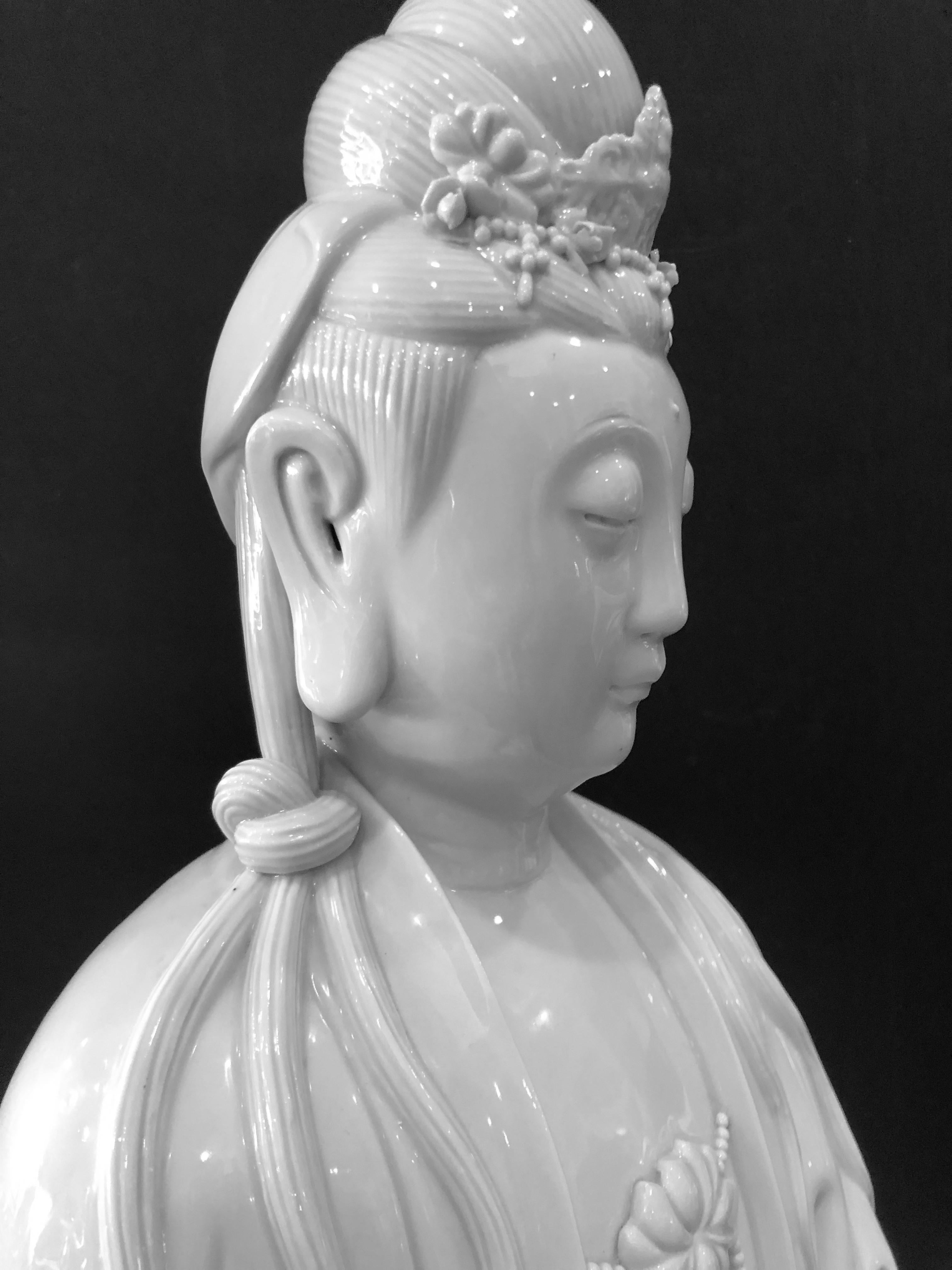 Large Blanc de Chine Figure Of Guanyin - Sculpture by Unknown