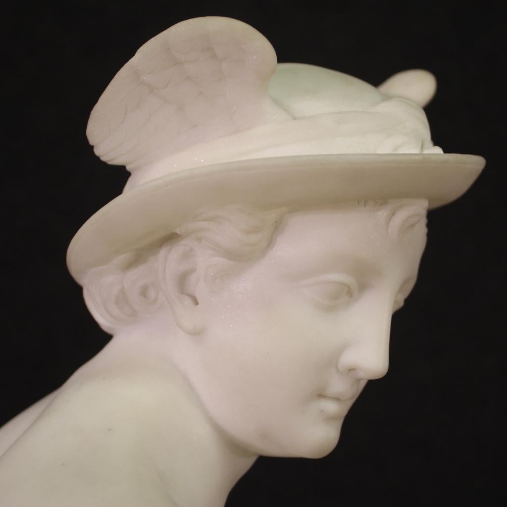 Rare Italian neoclassical sculpture from the first half of the 19th century. Statue in white Carrara marble of extraordinary executive quality depicting the messenger of the Gods Mercury. Son of Jupiter and Maia, he is considered the protector of