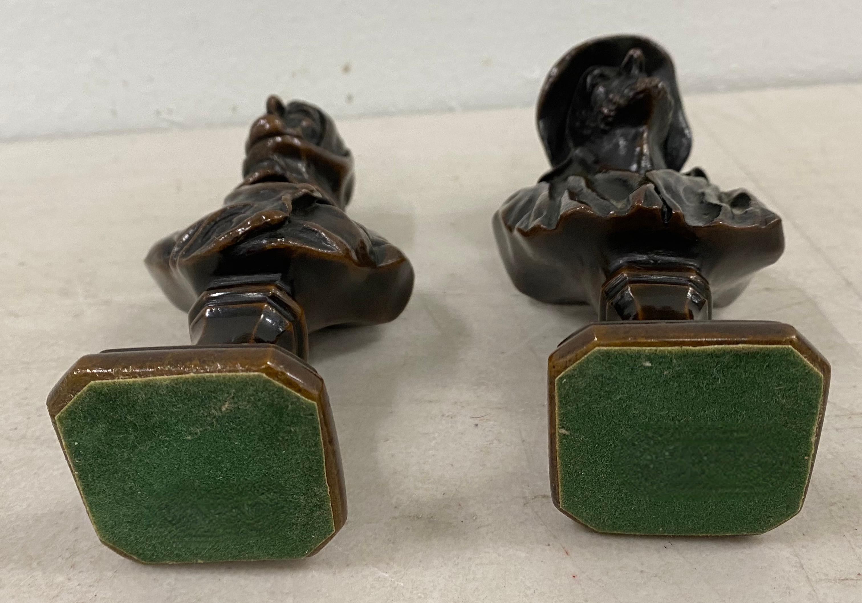 bronze-Skulpturen alter Mann und alte Frau aus dem 19

Diese charmanten Bronzeskulpturen haben eine reiche Patina, die nur mit dem Alter kommt

Jede Bronze misst 2