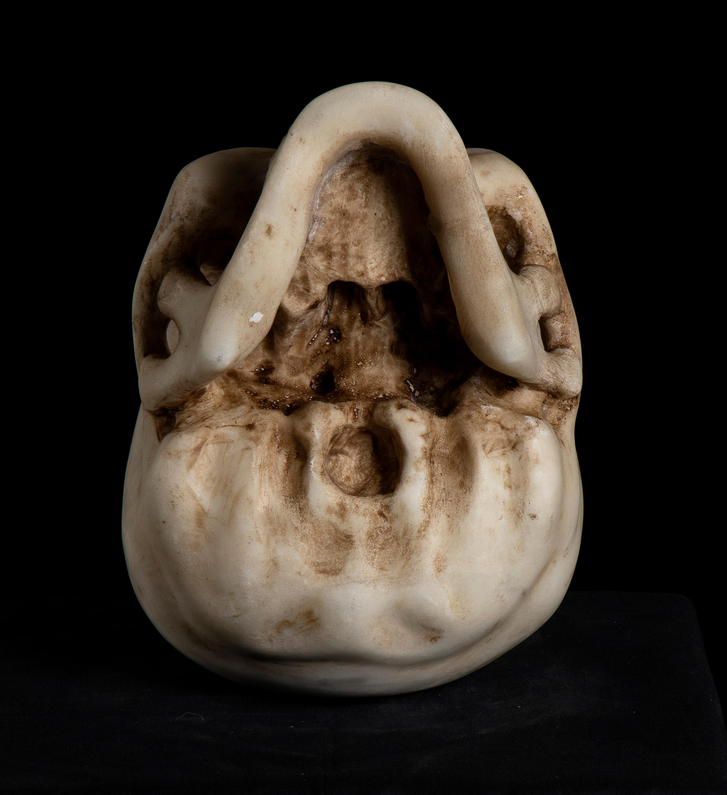 19th Century, White Marble Sculpture A Depiction of Vanitas, Skull Memento Mori  7