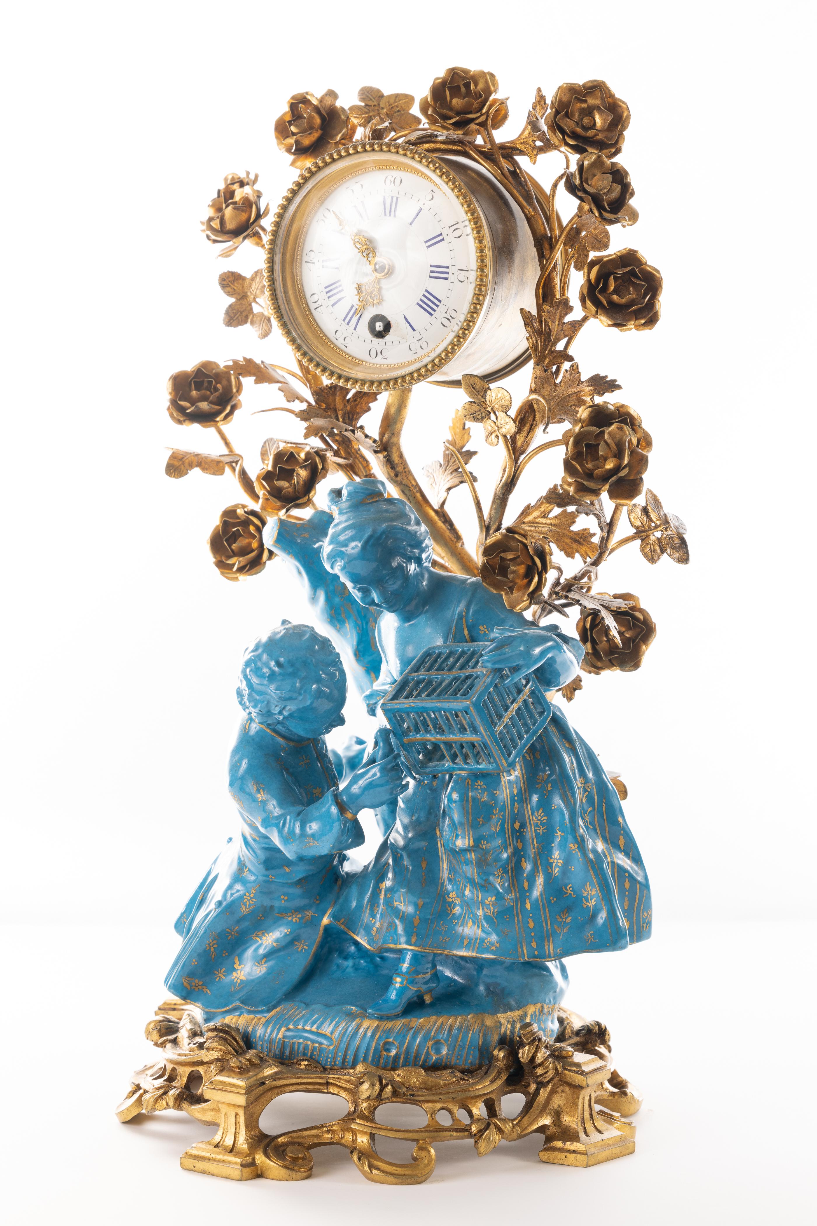19. Jahrhundert Louis XV Rokoko Ormolu & Porzellan Uhr – Sculpture von Unknown