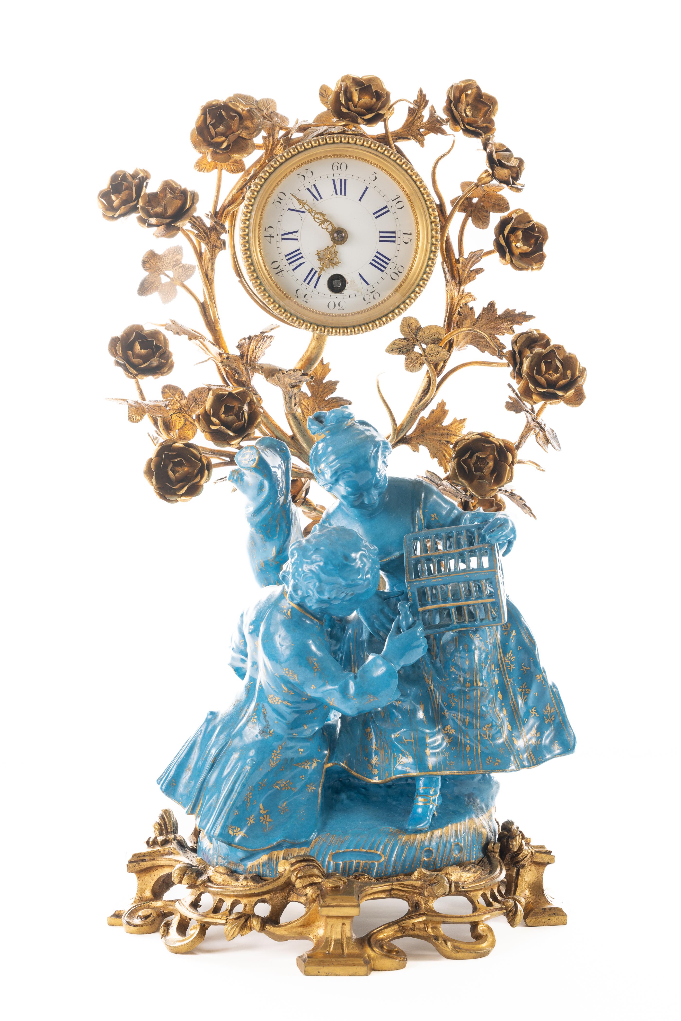 Unknown Figurative Sculpture – 19. Jahrhundert Louis XV Rokoko Ormolu & Porzellan Uhr