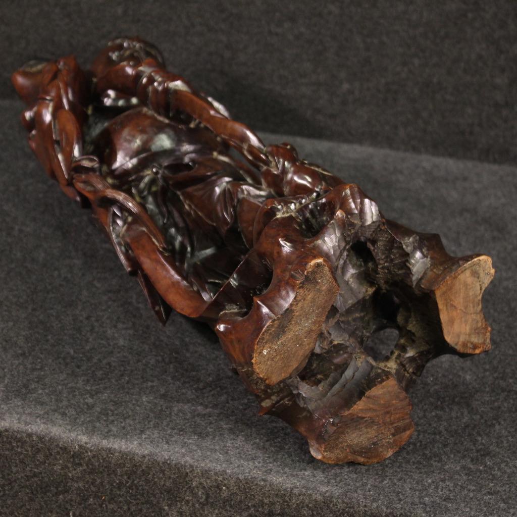escultura oriental tallada en madera exótica del siglo XX Pescador y pez, 1960 en venta 7