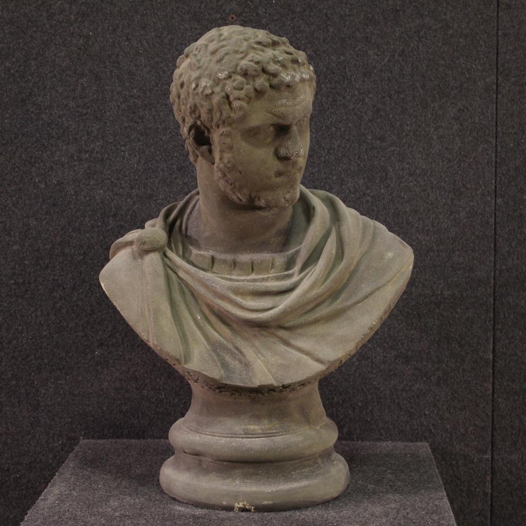 Figurative Sculpture de Unknown - escultura italiana de medio busto de cemento del siglo XX Emperador Caracalla, 1960