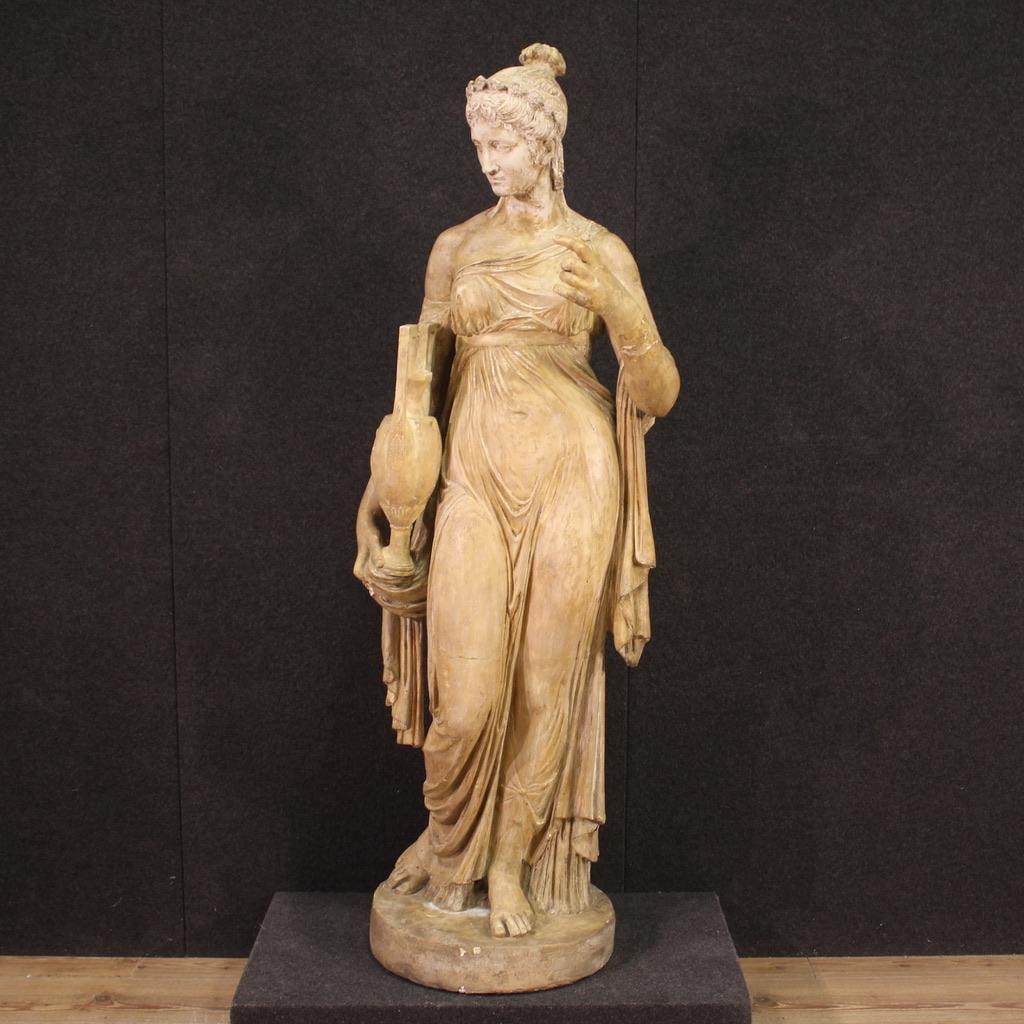 Nude Sculpture de Unknown - escultura italiana de estuco patinado del siglo XX firmada Vestal con ánfora, años 20