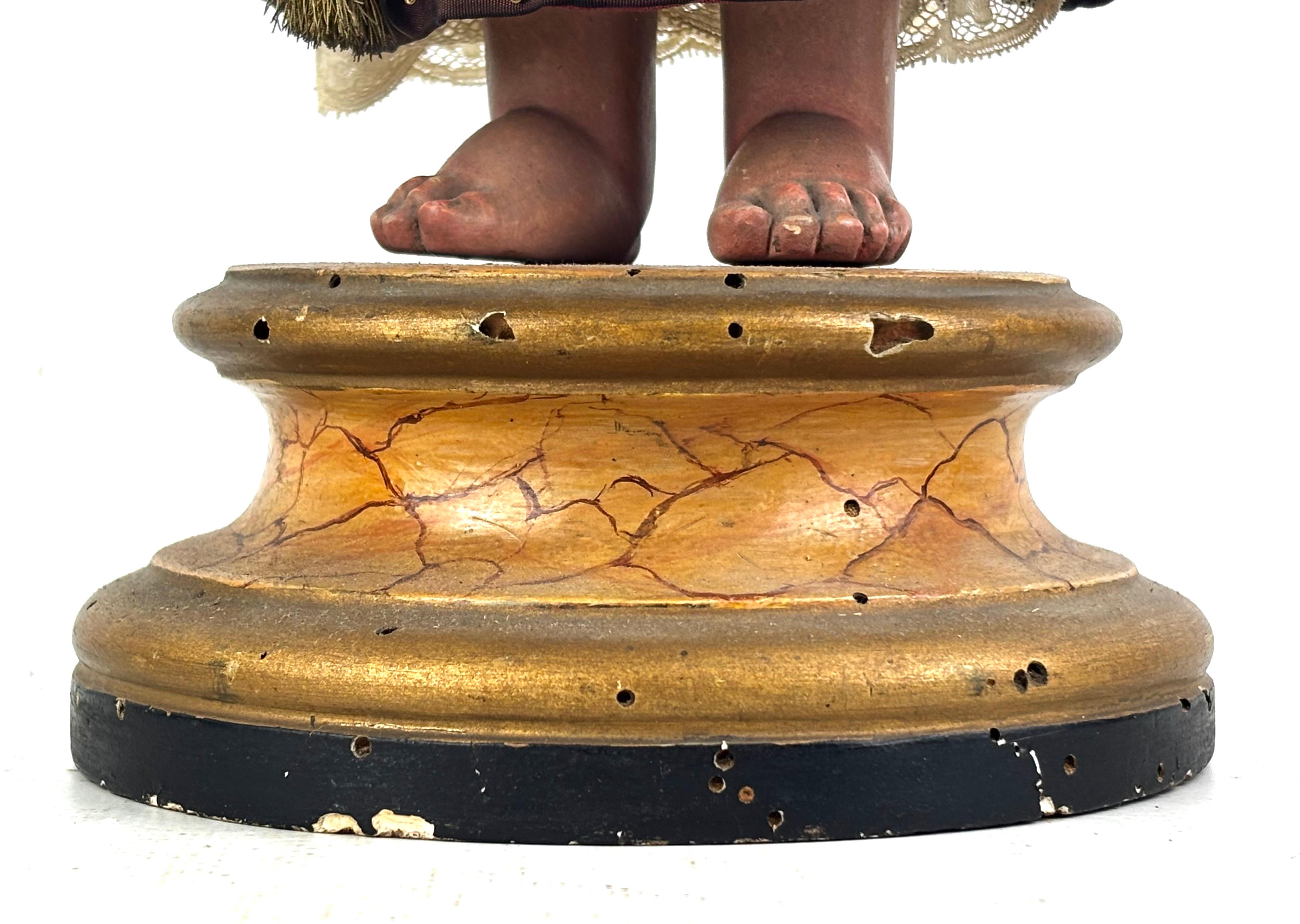 Bambino in legno policromo spagnolo del IX secolo 'Niño Jesús de la Bola'. in vendita 2