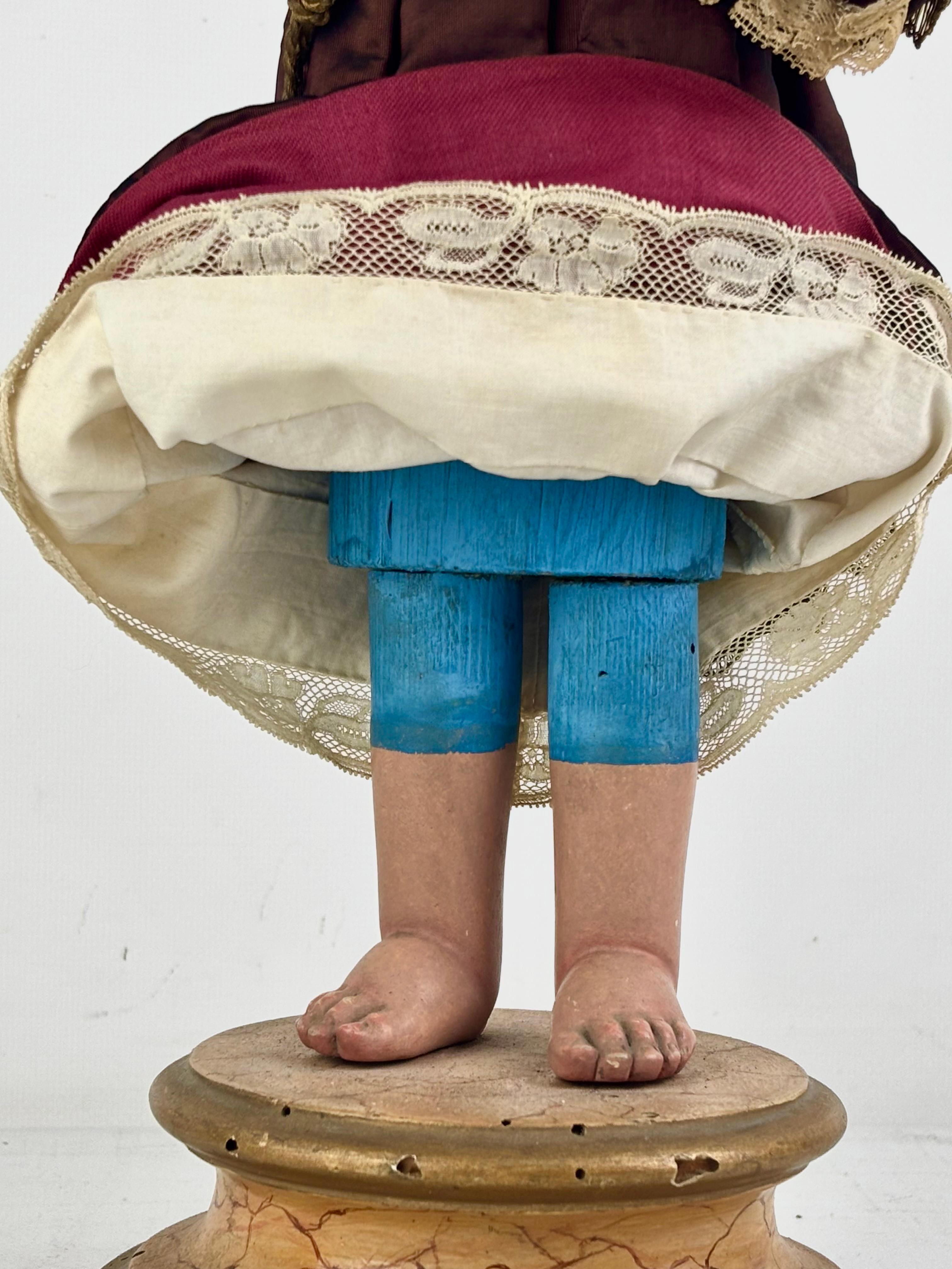 Bambino in legno policromo spagnolo del IX secolo 'Niño Jesús de la Bola'. in vendita 4