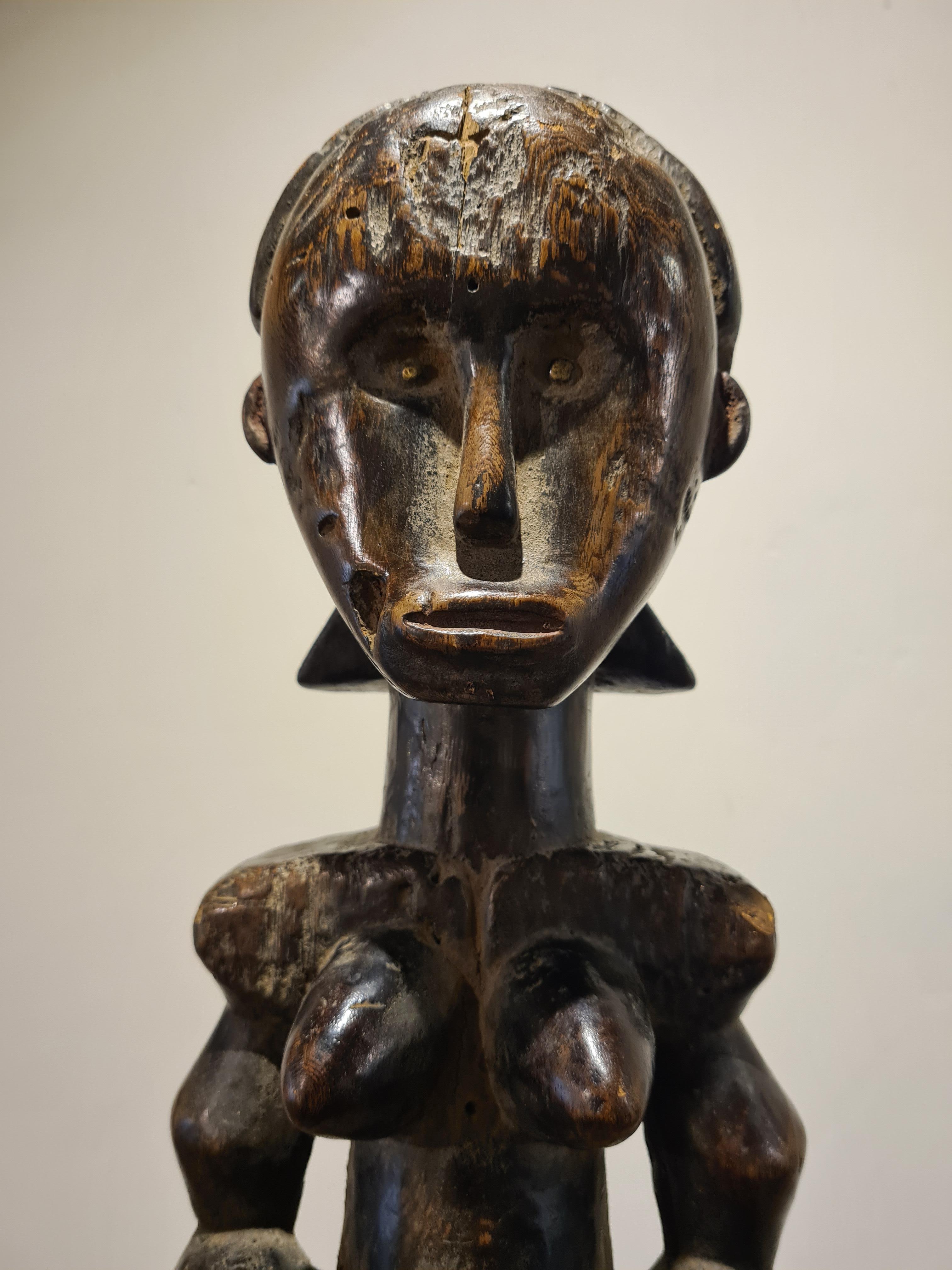 A Fine Fang Female Reliquary Figure, Gardien De Reliquaire Fang, Eyema Byeri - Sculpture by Unknown