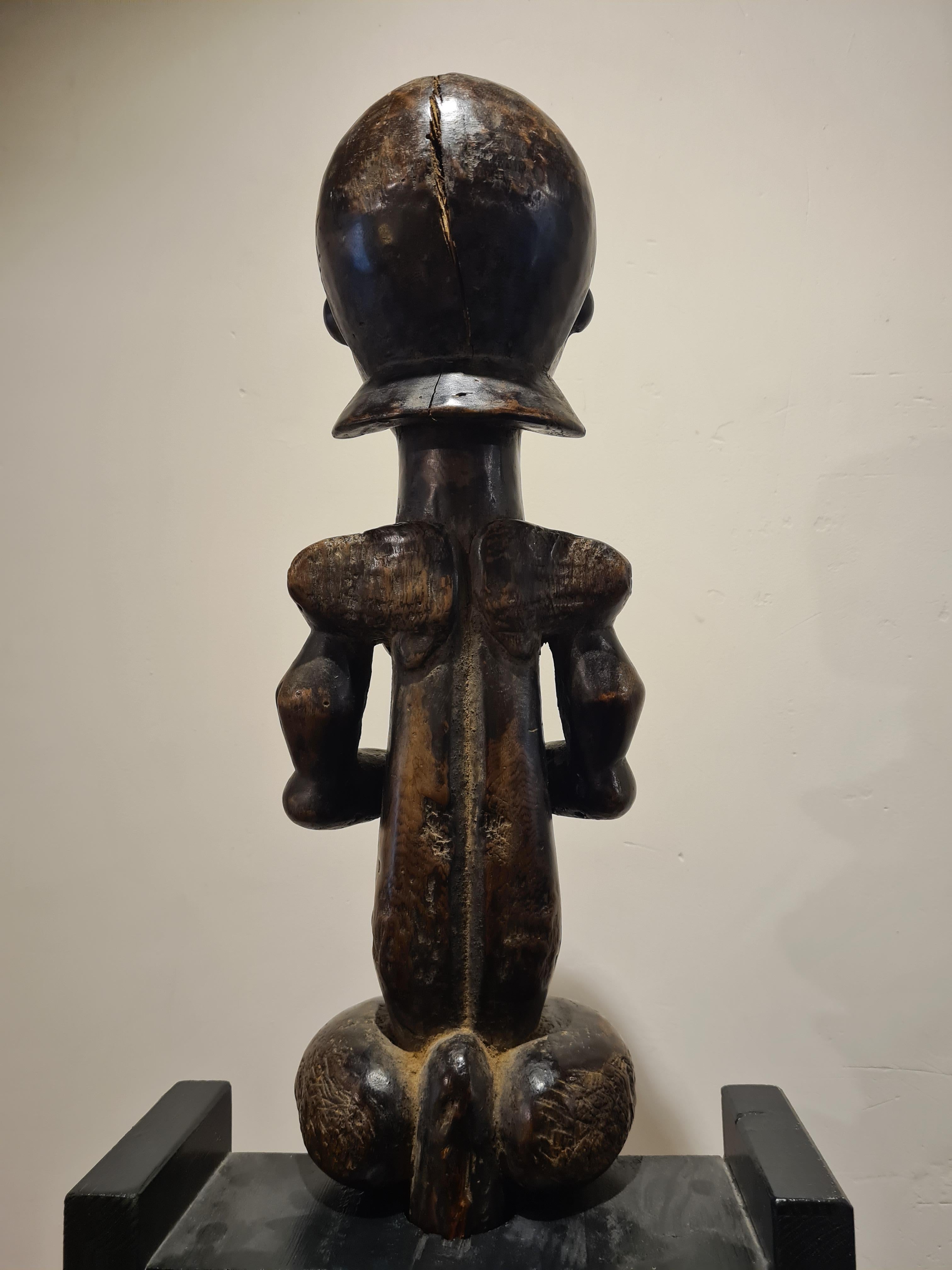 A Fine Fang Female Reliquary Figure, Gardien De Reliquaire Fang, Eyema Byeri - Tribal Sculpture by Unknown