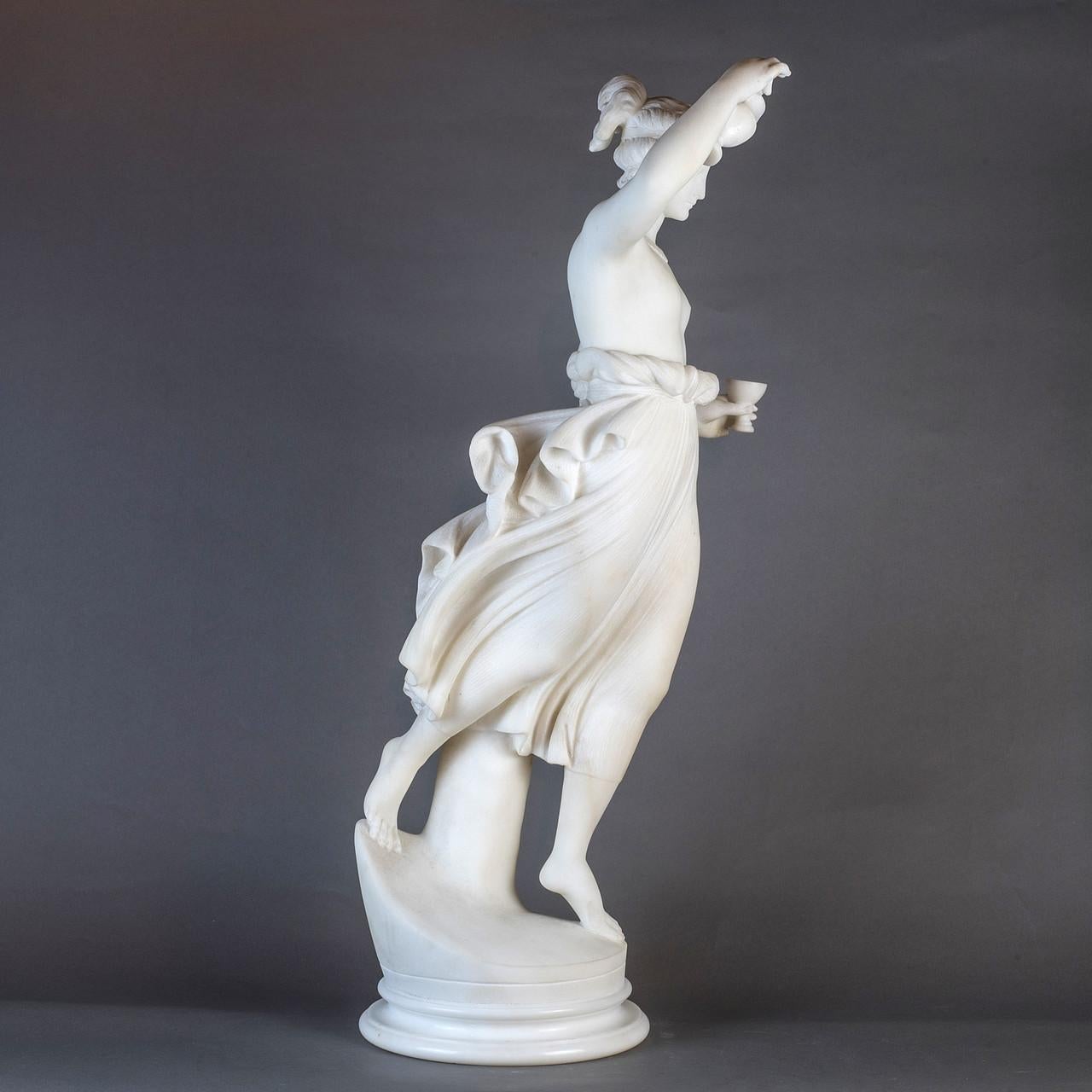 Marbre néoclassique finement sculpté représentant une figure féminine debout - Sculpture de Unknown