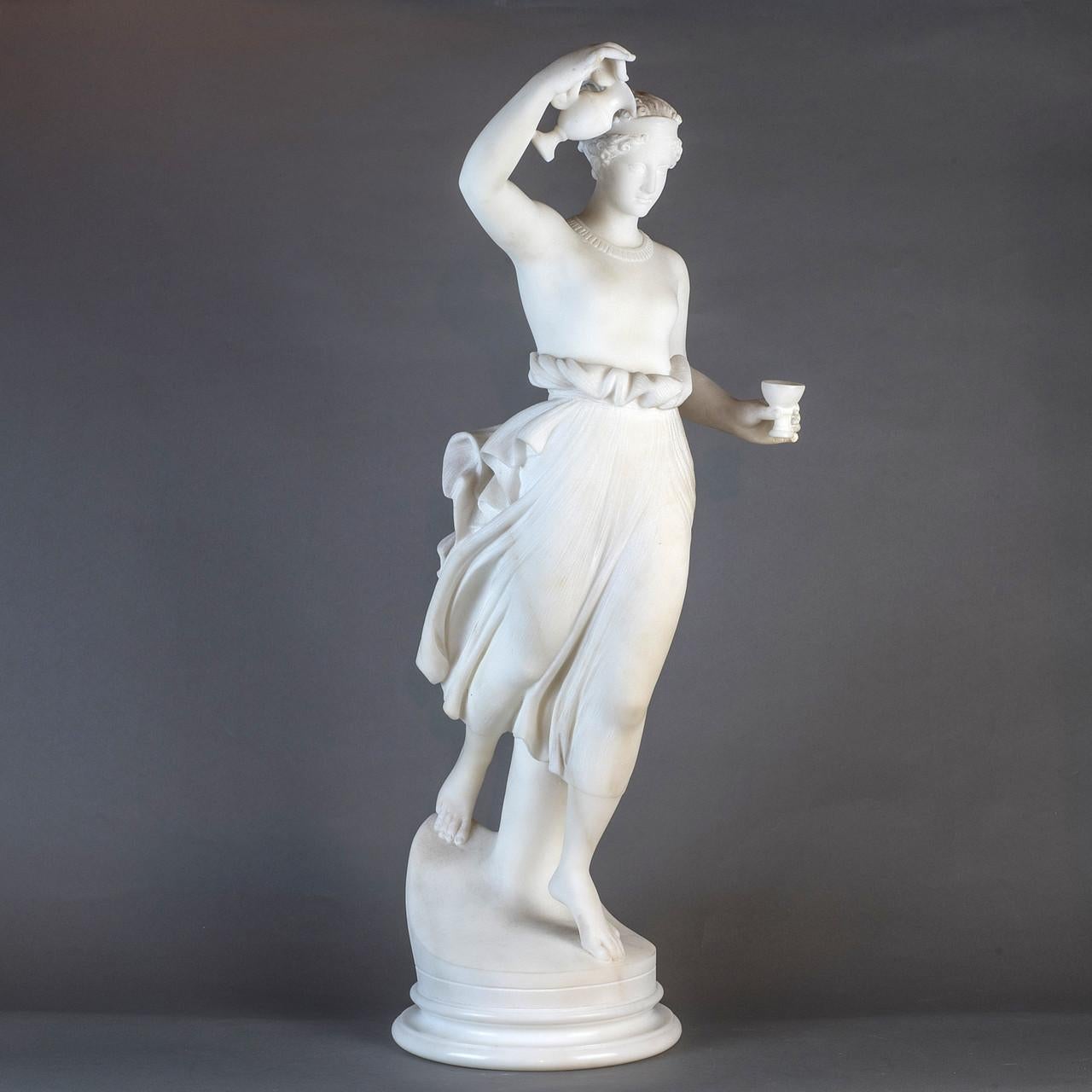 Figurative Sculpture Unknown - Marbre néoclassique finement sculpté représentant une figure féminine debout