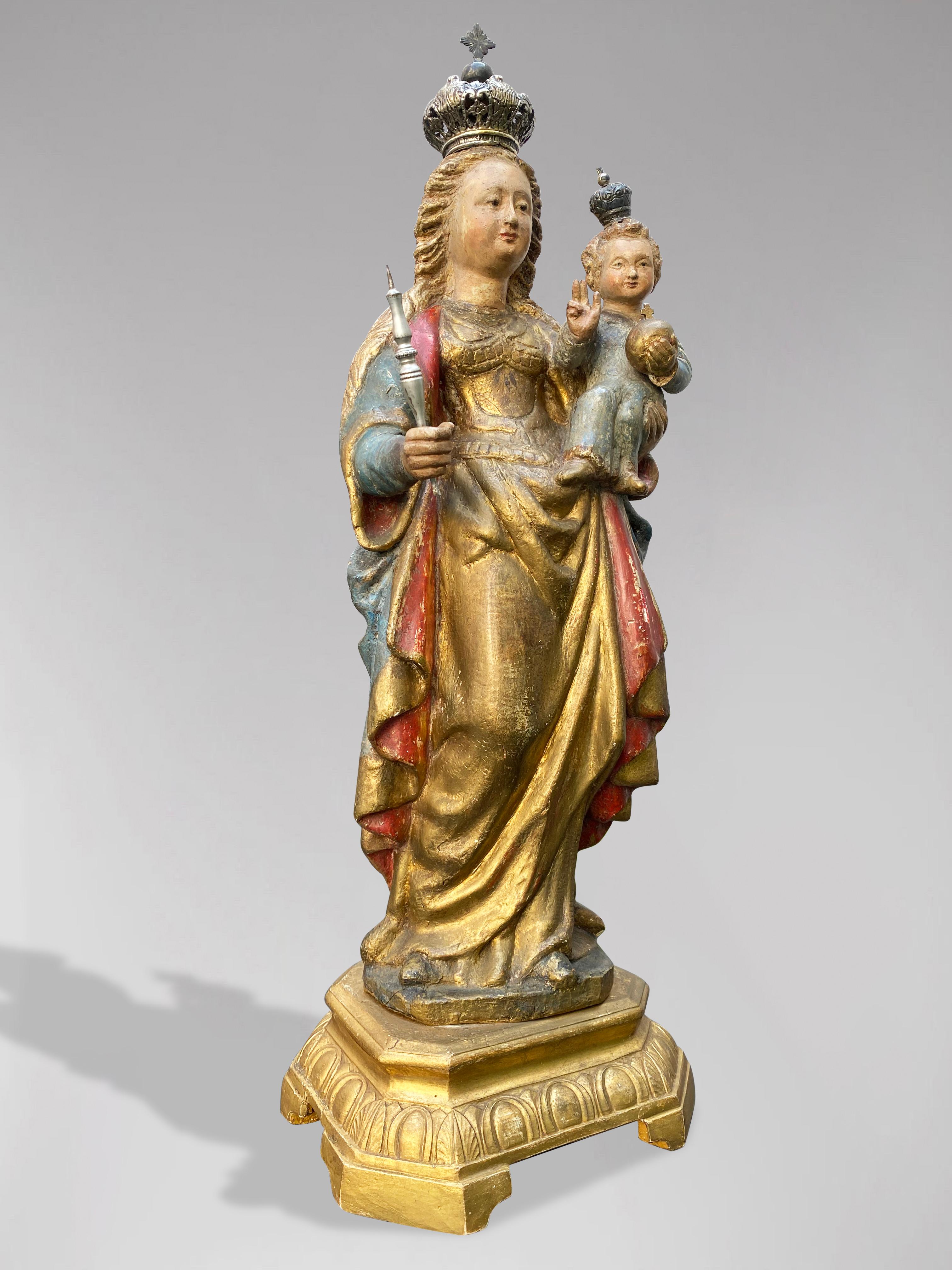 Eine flämische Statue der gekrönten Jungfrau Maria mit Jesuskind, 17. Jahrhundert im Angebot 1