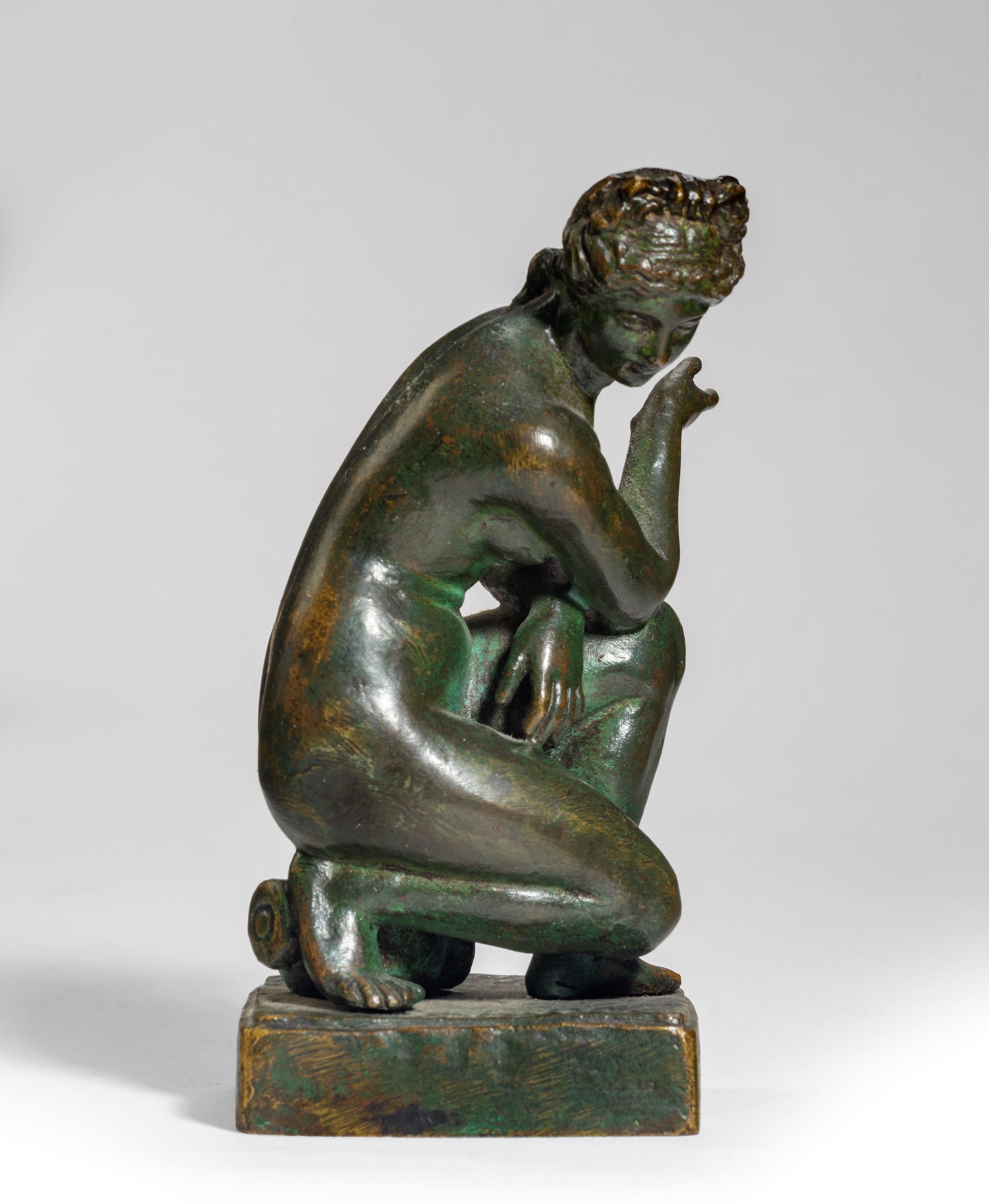 A Grand Tour bronze model of 'Crouching Venus', After the Antique - Sculpture by Unknown