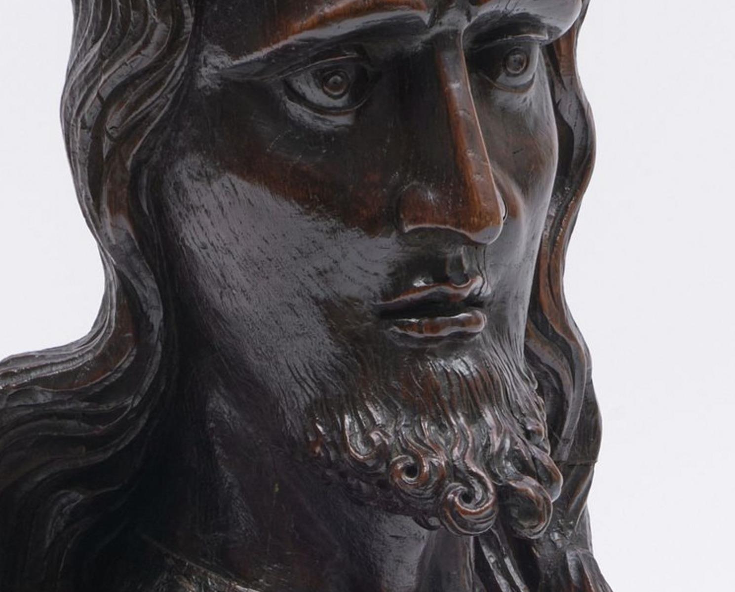 Un monumentale busto di Gesù Cristo in legno di Oak intagliato del XVI secolo. - Figurative Sculpture Marrone di Unknown