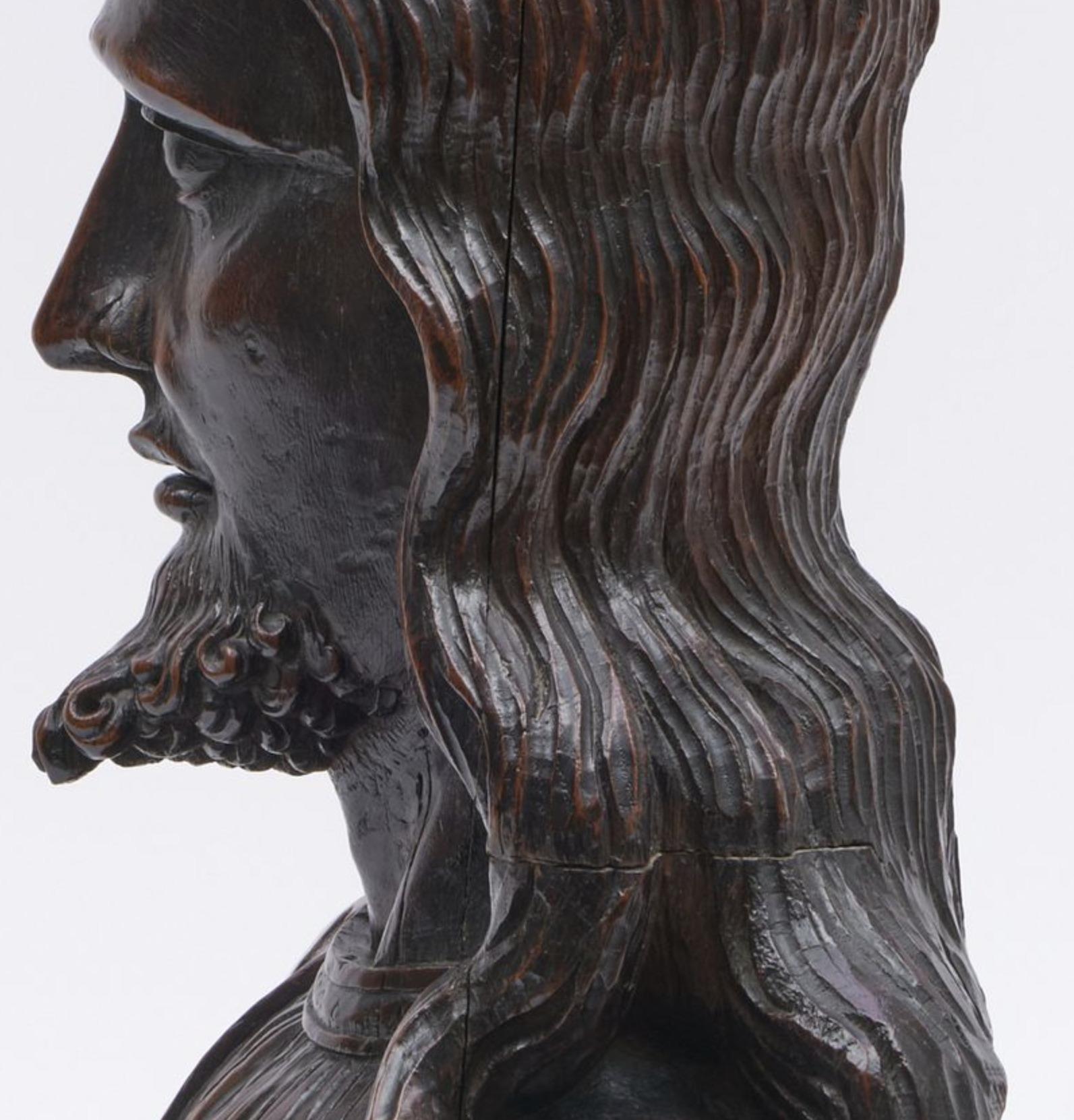 Un monumentale busto di Gesù Cristo in legno di Oak intagliato del XVI secolo. in vendita 2