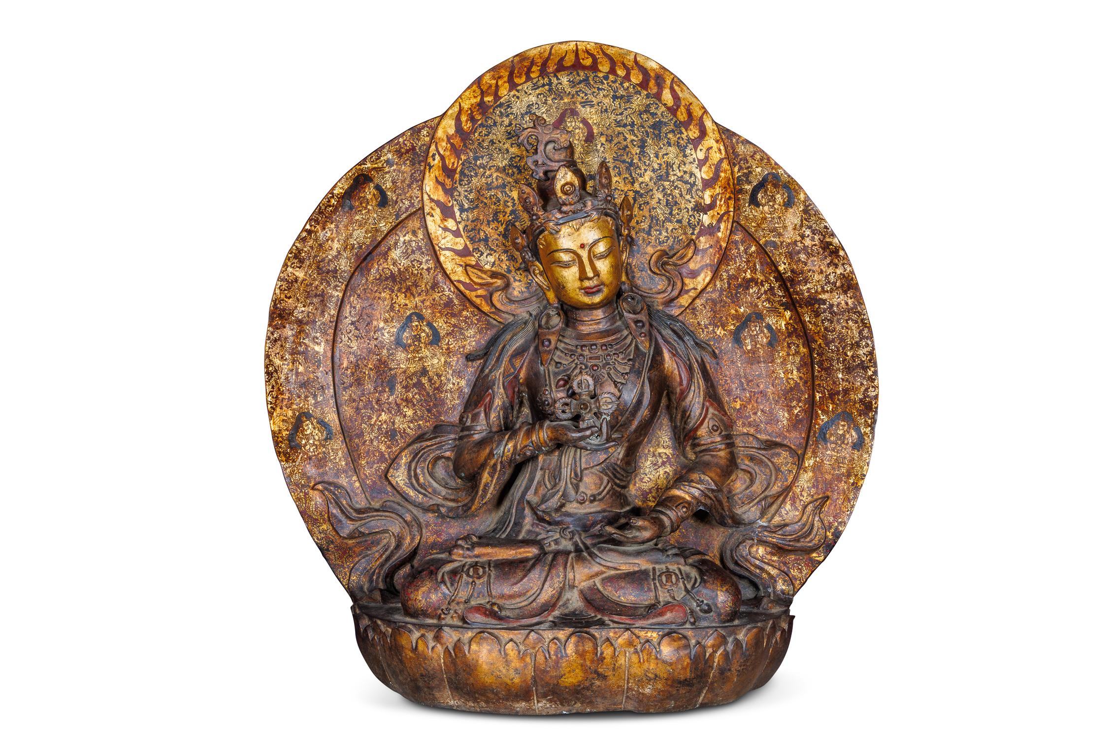 Monumentale Ornamentskulptur aus vergoldeter und lackierter Bronze von Vajravidarana, Vajravidarana – Sculpture von Unknown