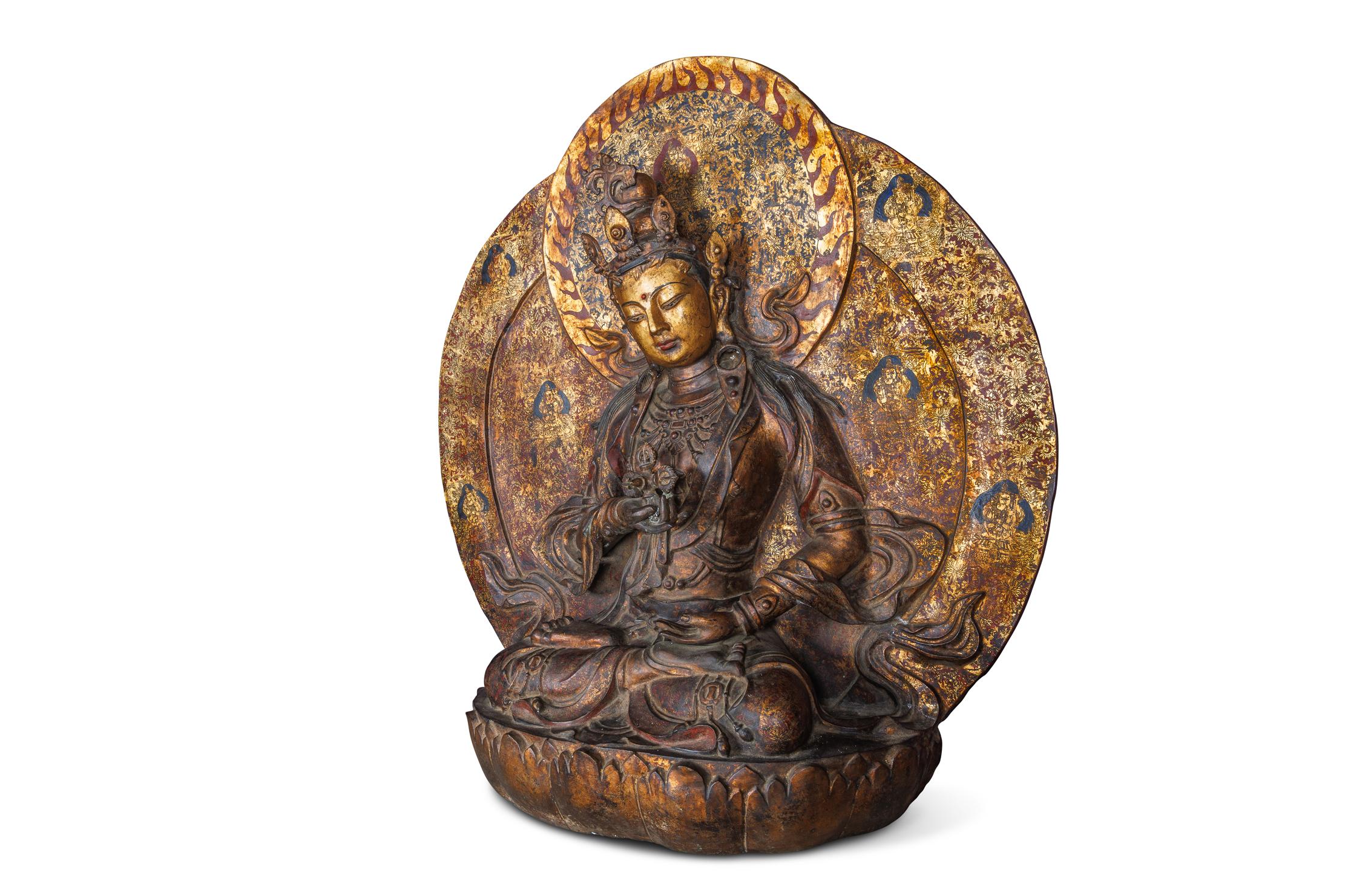 Monumentale Ornamentskulptur aus vergoldeter und lackierter Bronze von Vajravidarana, Vajravidarana (Gold), Figurative Sculpture, von Unknown