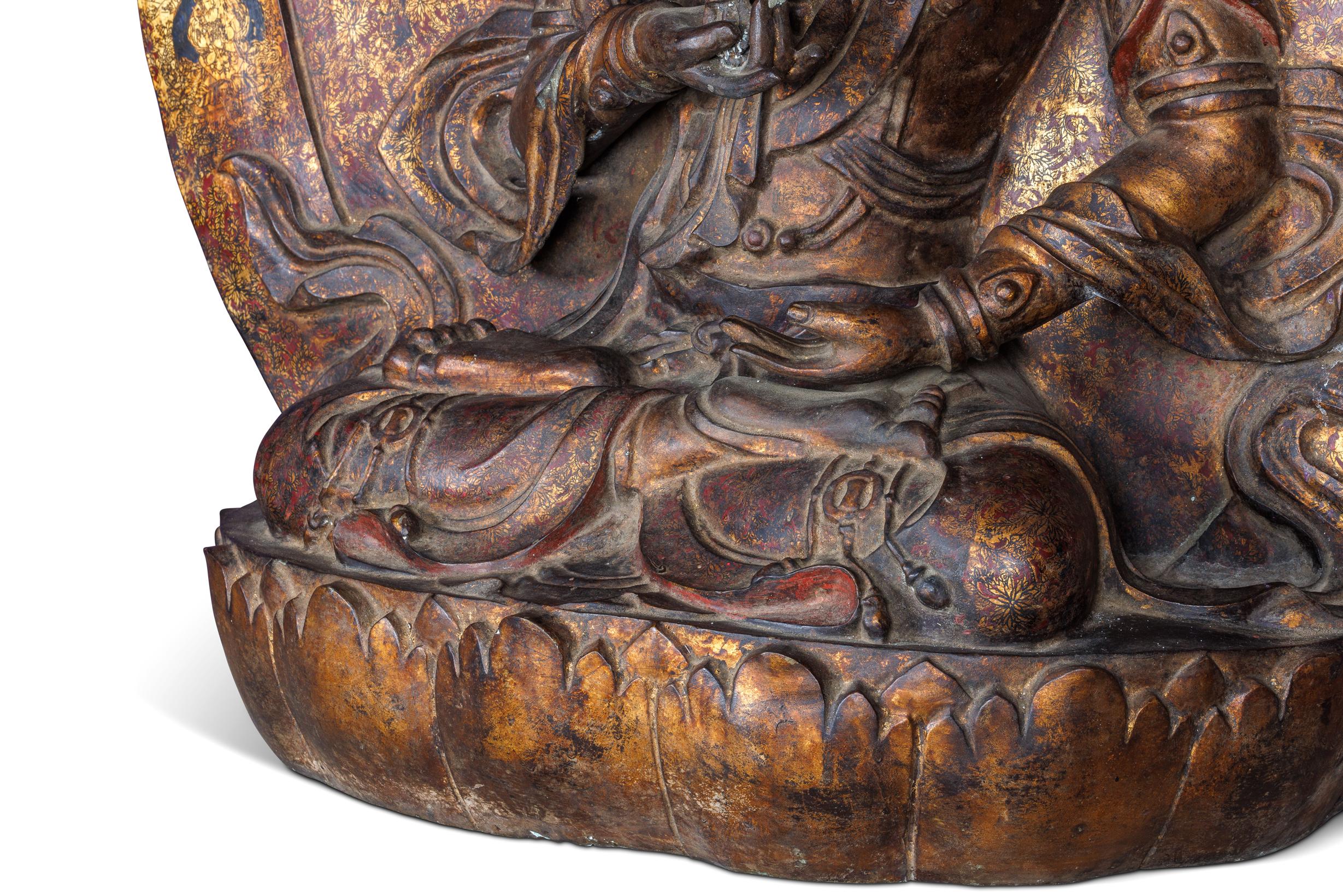 Monumentale Ornamentskulptur aus vergoldeter und lackierter Bronze von Vajravidarana, Vajravidarana im Angebot 3