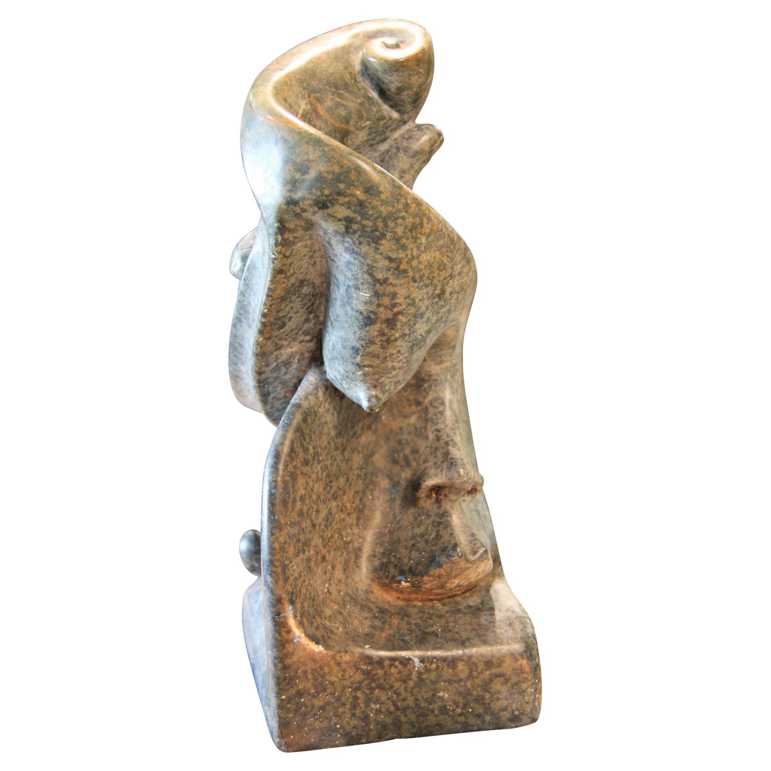 Skulptur aus figurativem Marmor, signiert Mario C: G: im Angebot 1
