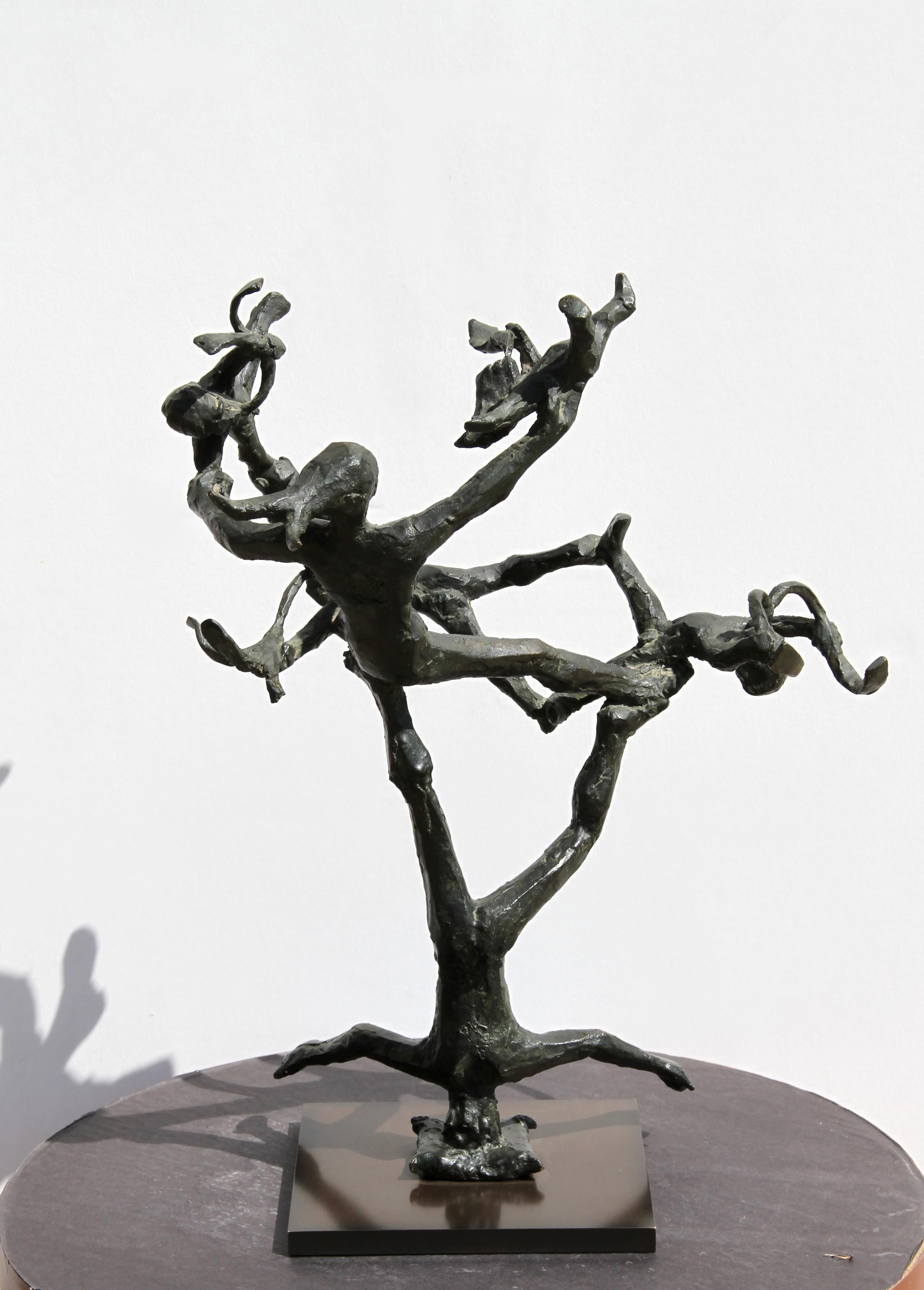 Acróbatas, Escultura moderna de bronce, 1968 en venta 4