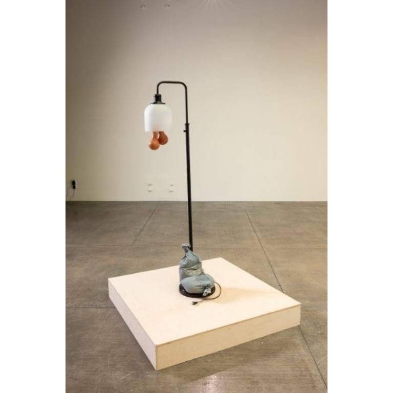 Unknown Abstract Sculpture – Erwachsenen-Situationen, Wachs, Denim-Sandsack, 2024